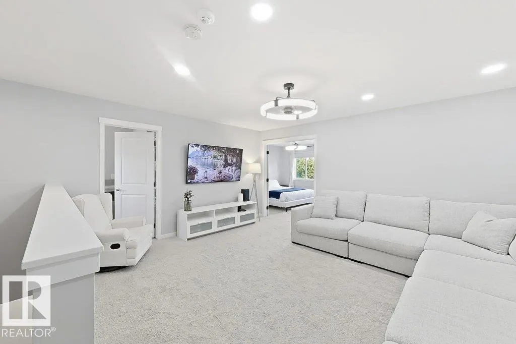 4242 Chichak Close