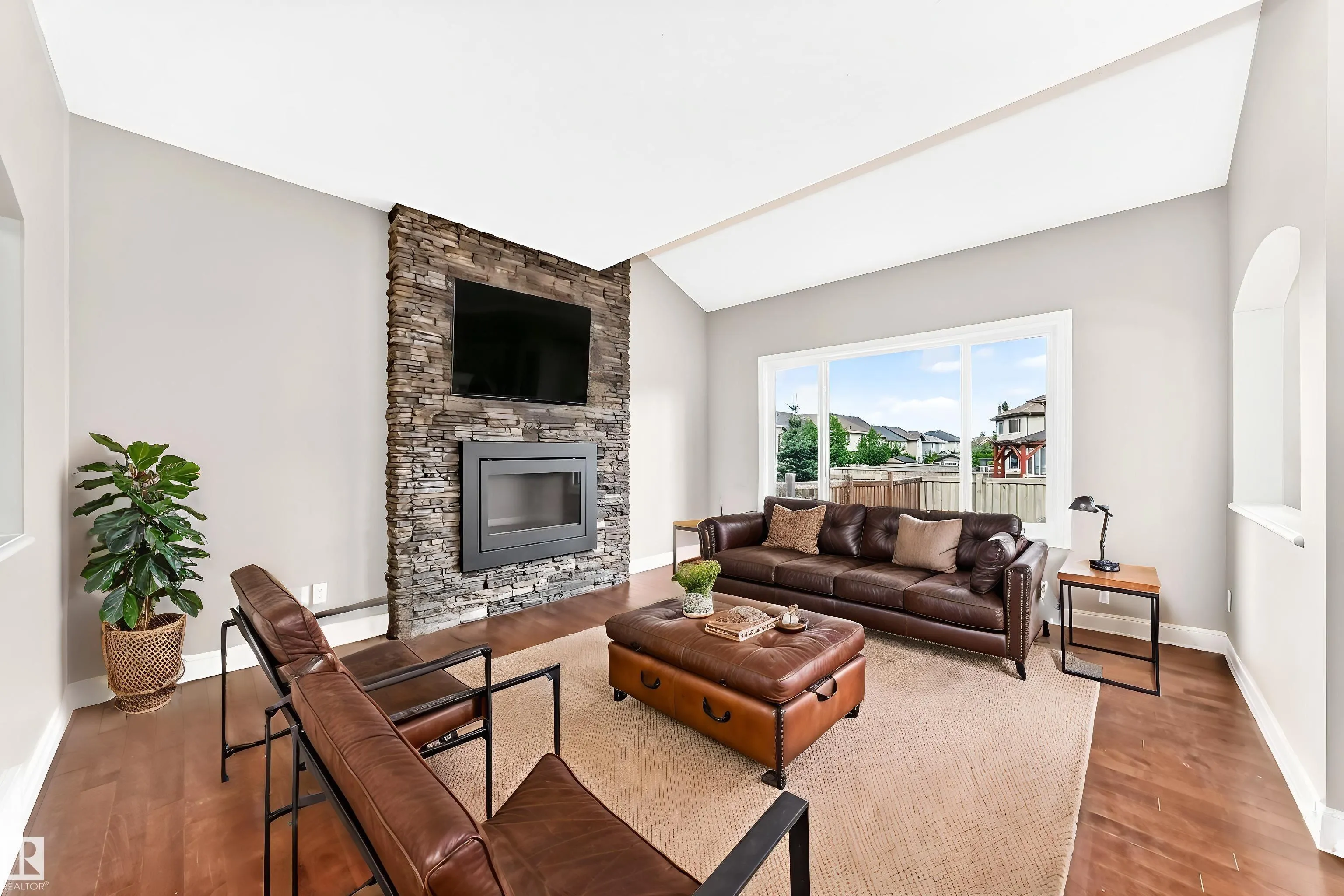 4212 CHARLES Close