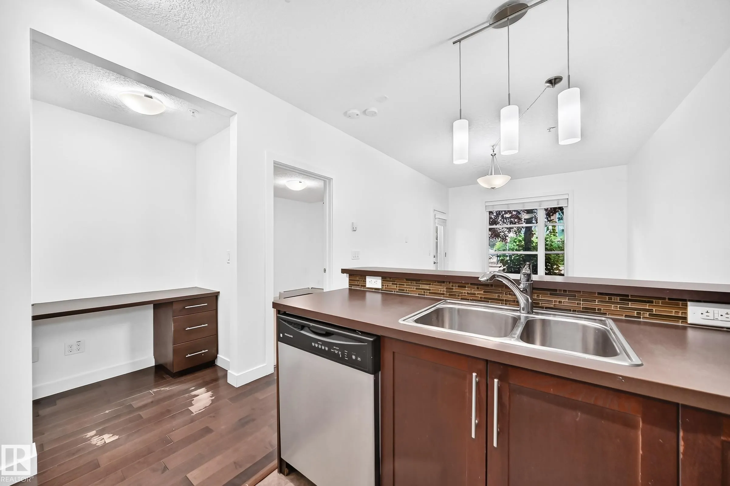 2584 Anderson Way
