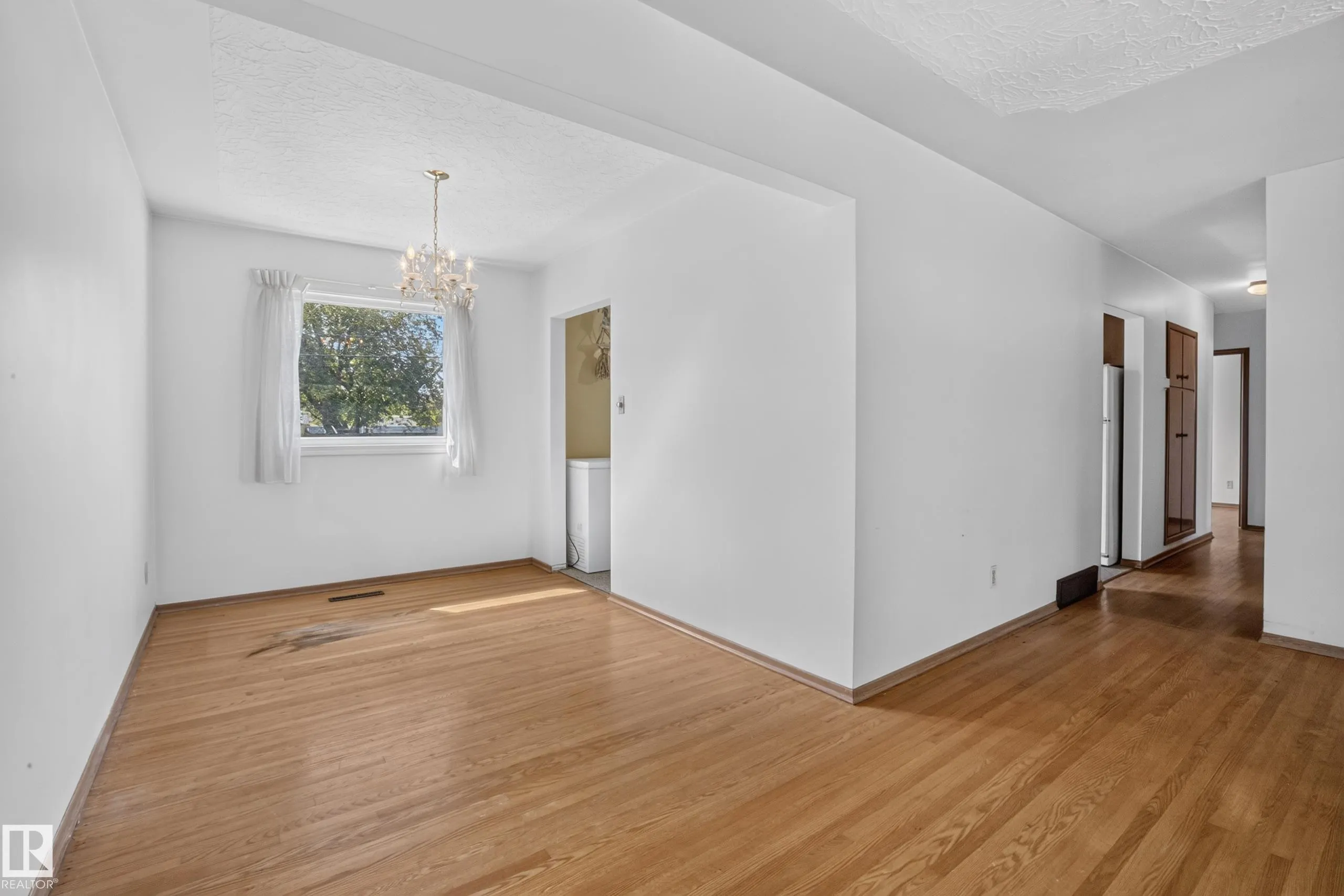 16009 93A Avenue
