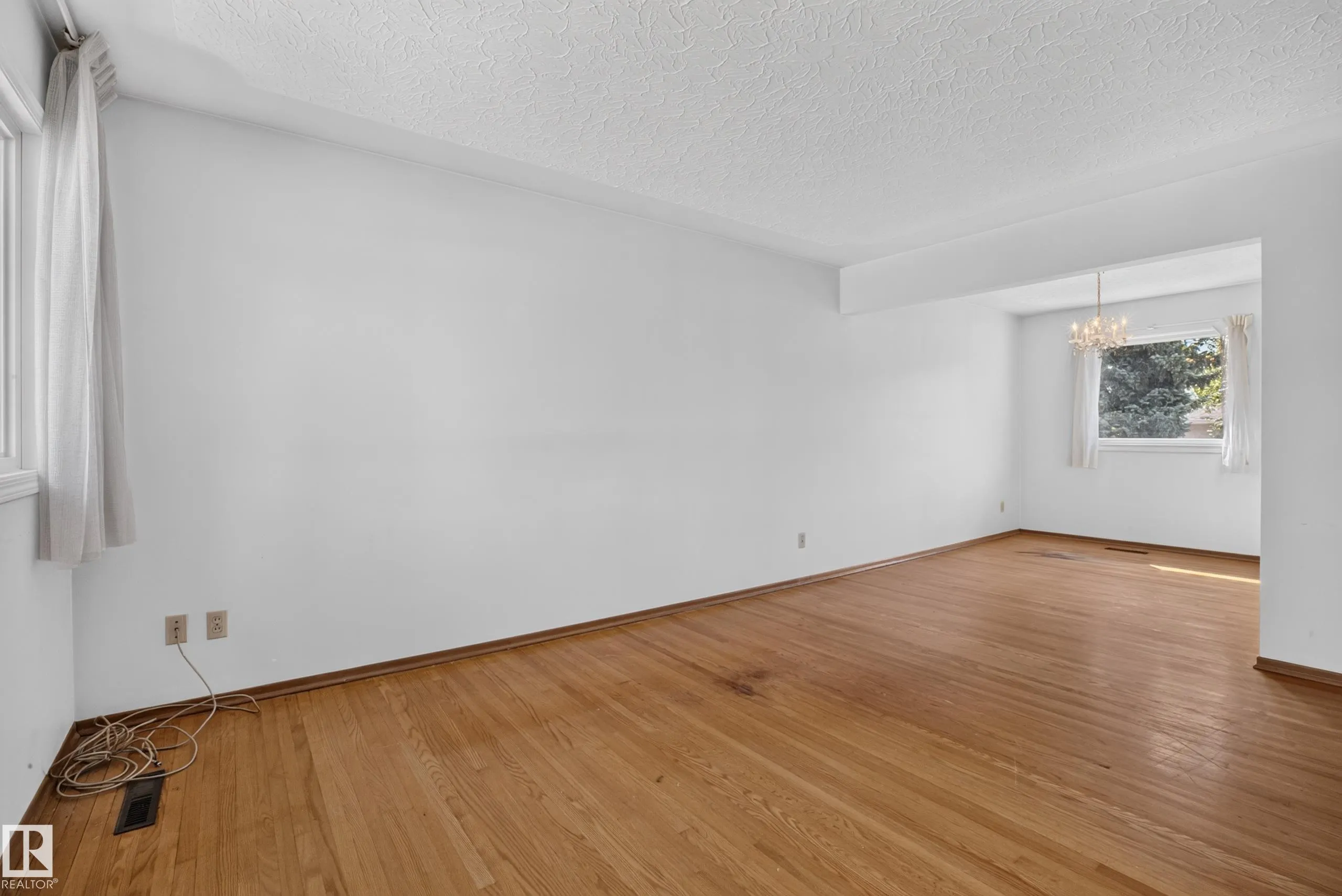 16009 93A Avenue