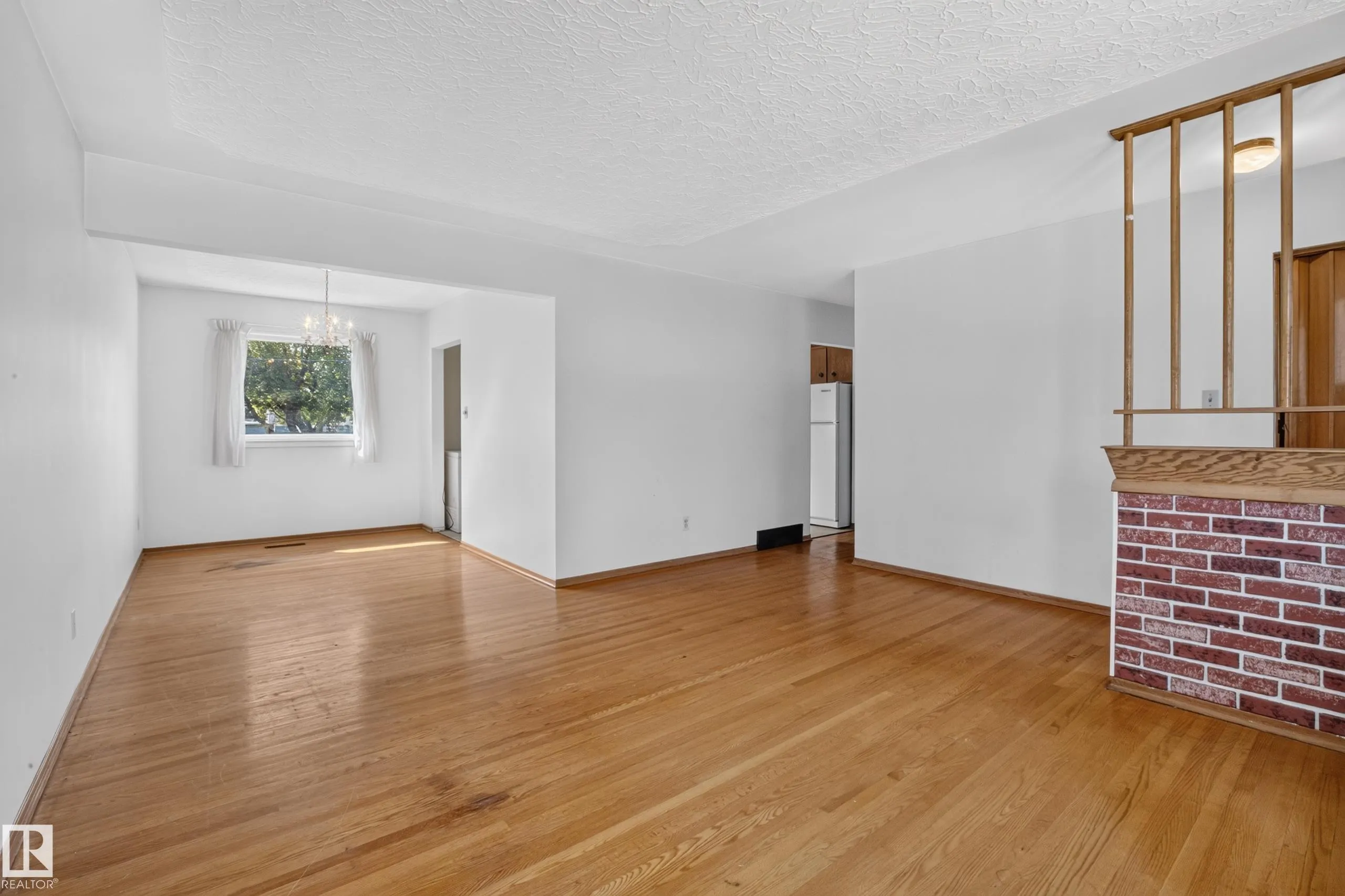 16009 93A Avenue
