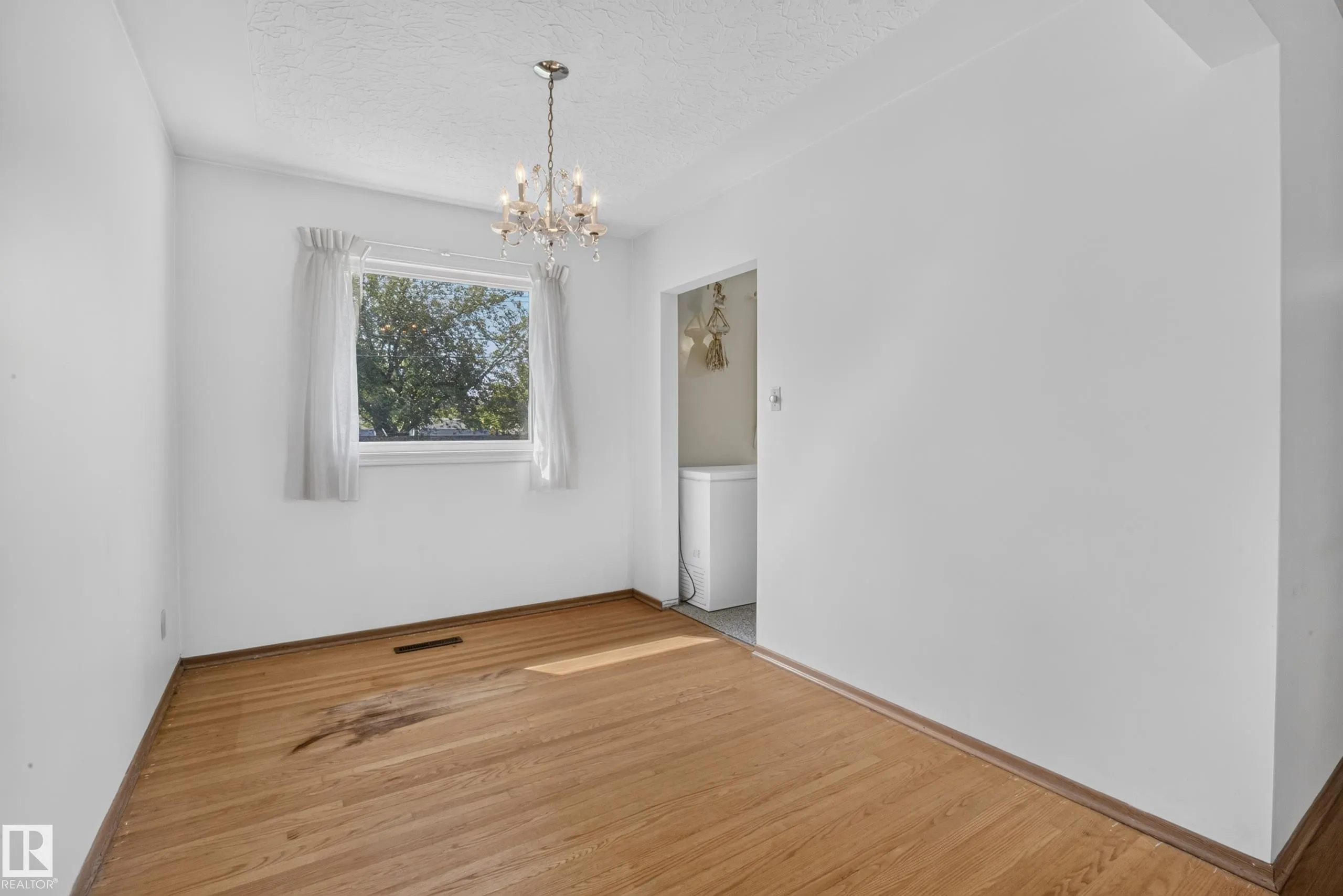 16009 93A Avenue