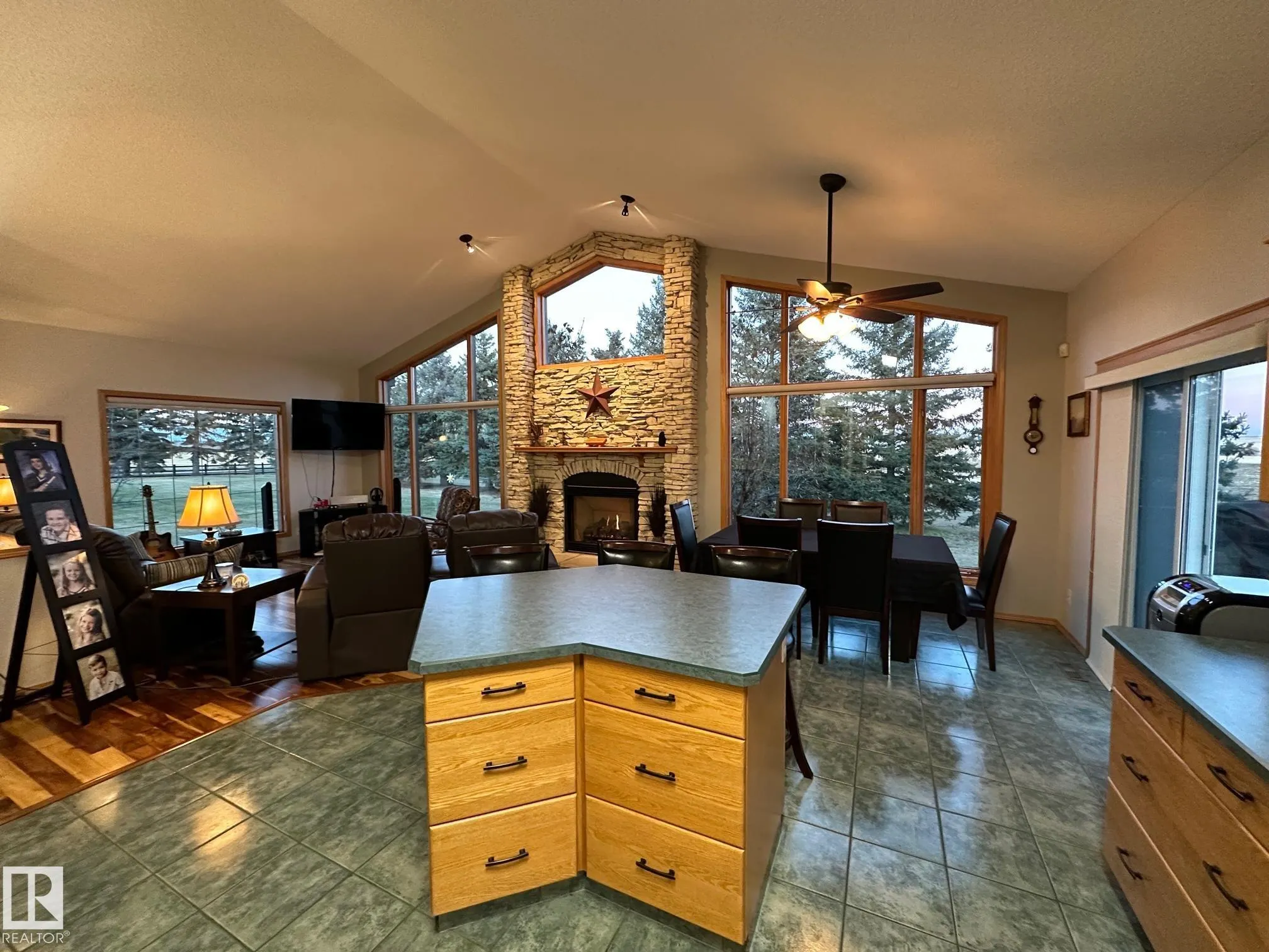 27519 79 Avenue