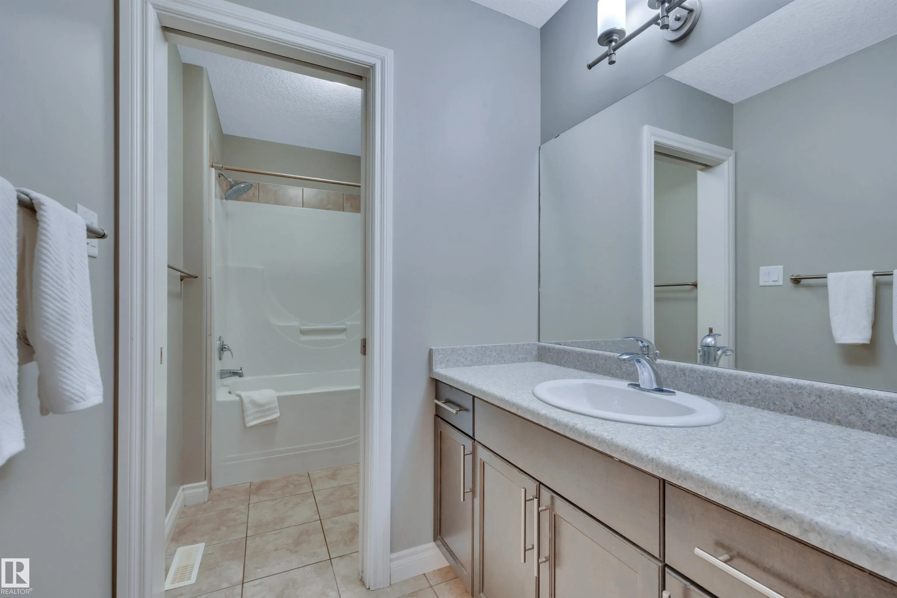 208 BRIDGEPORT Close