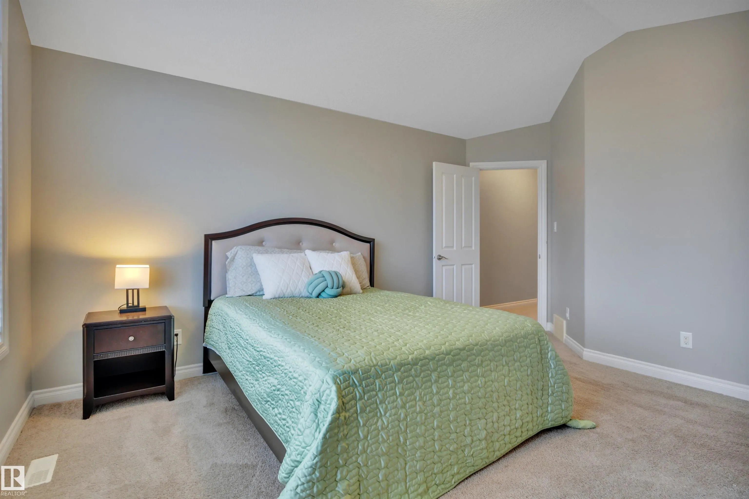 208 BRIDGEPORT Close