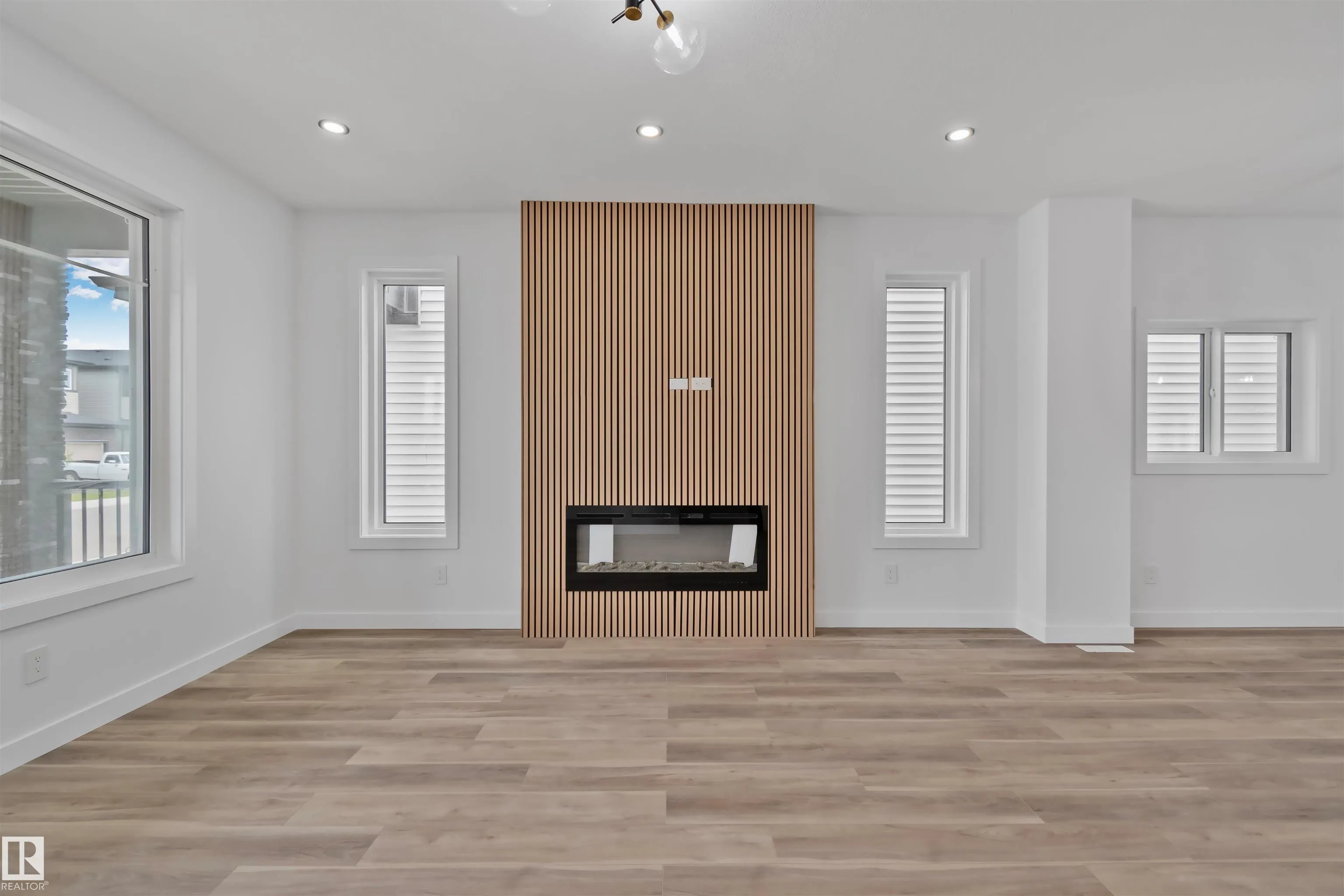 324 ROBERTS Wynd