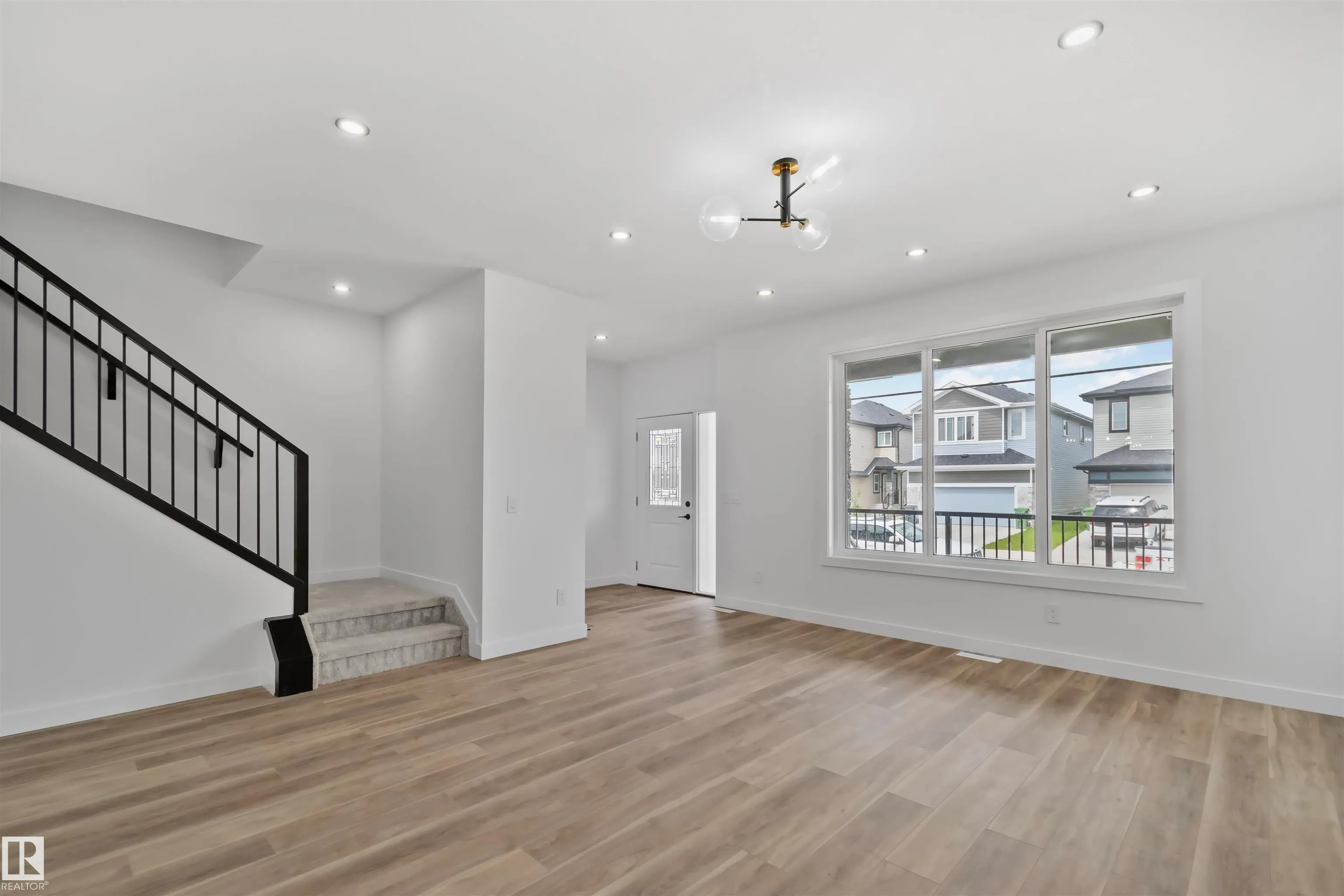 324 ROBERTS Wynd