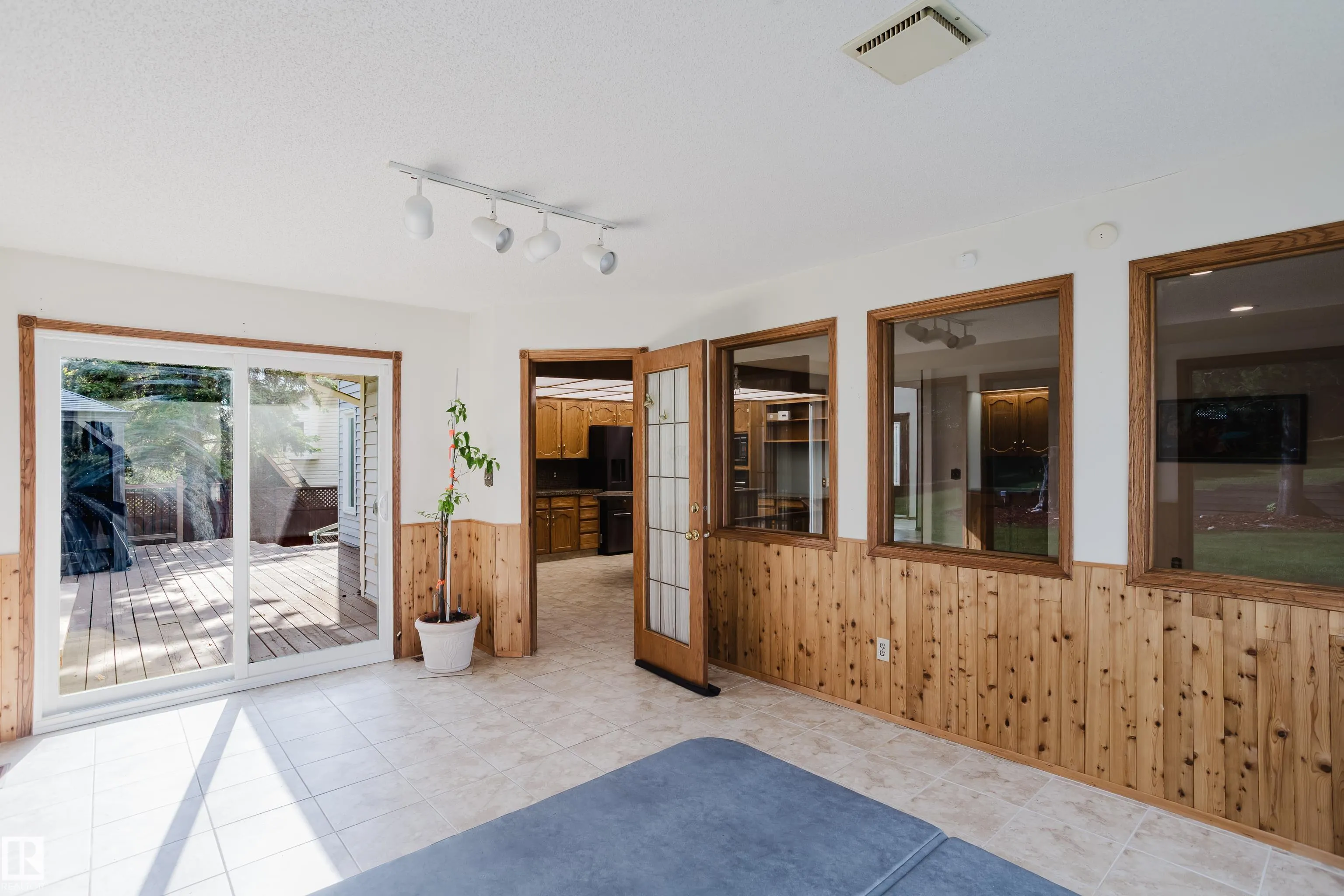 7 HILLTOP Crescent