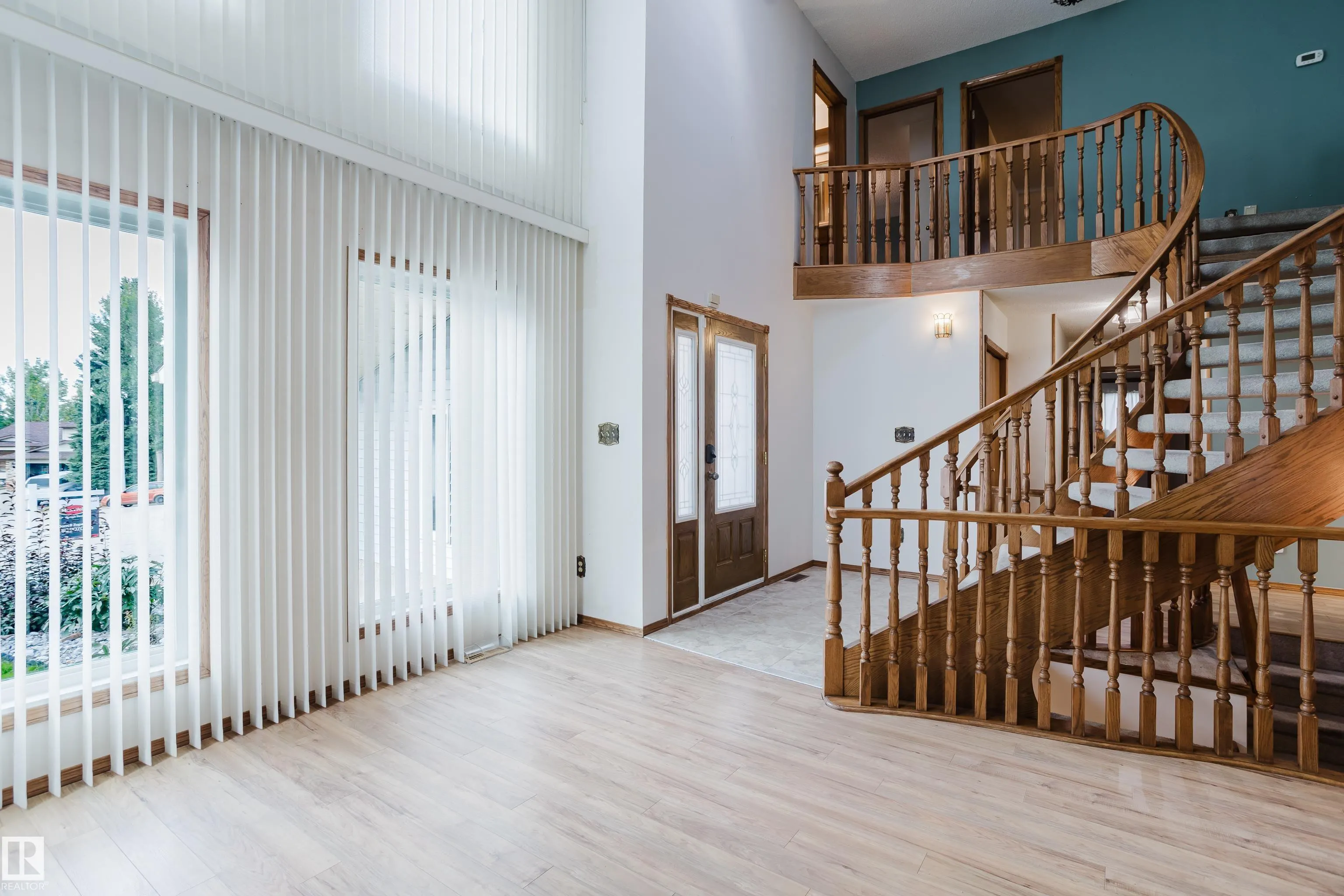 7 HILLTOP Crescent