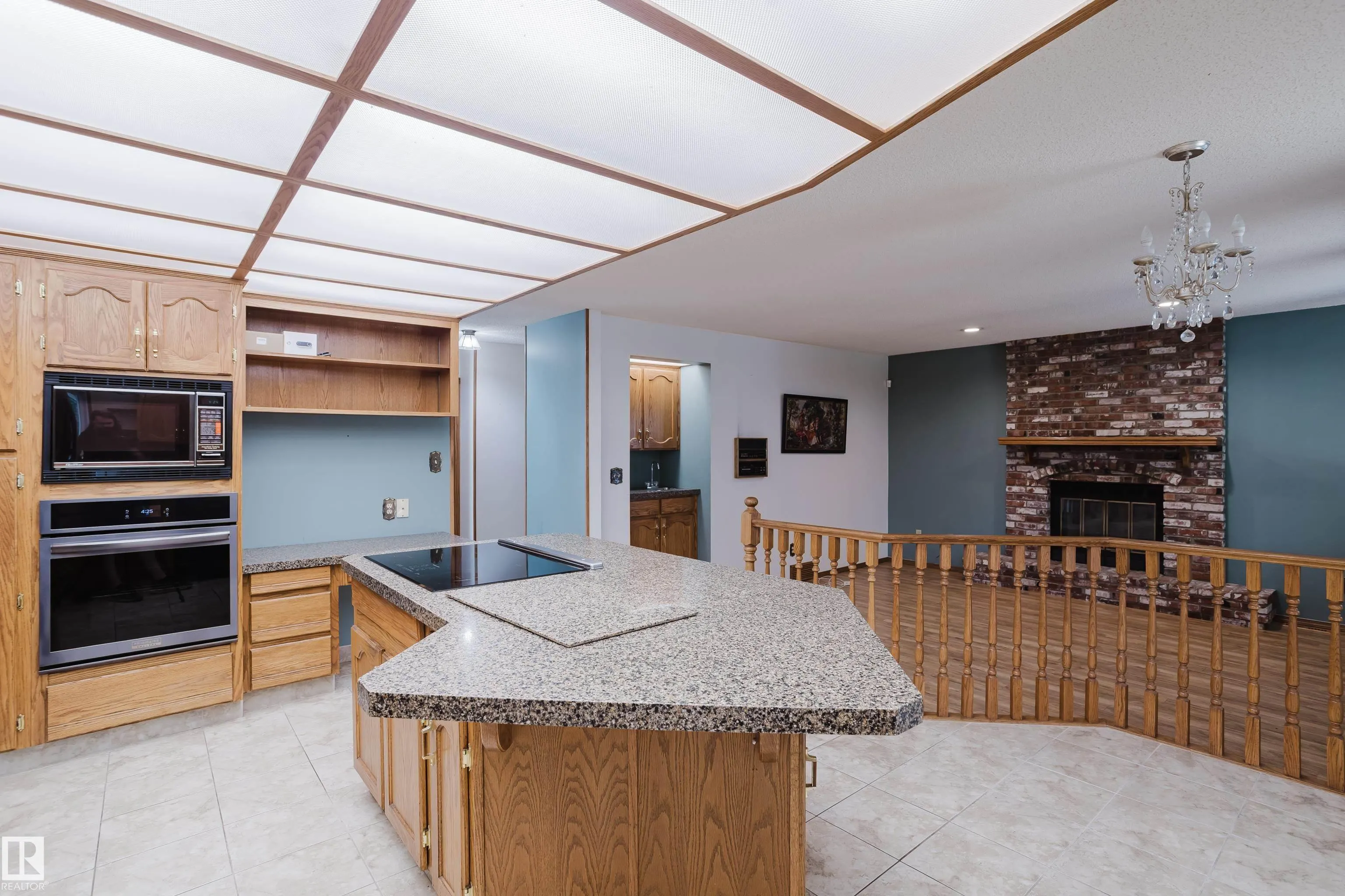 7 HILLTOP Crescent