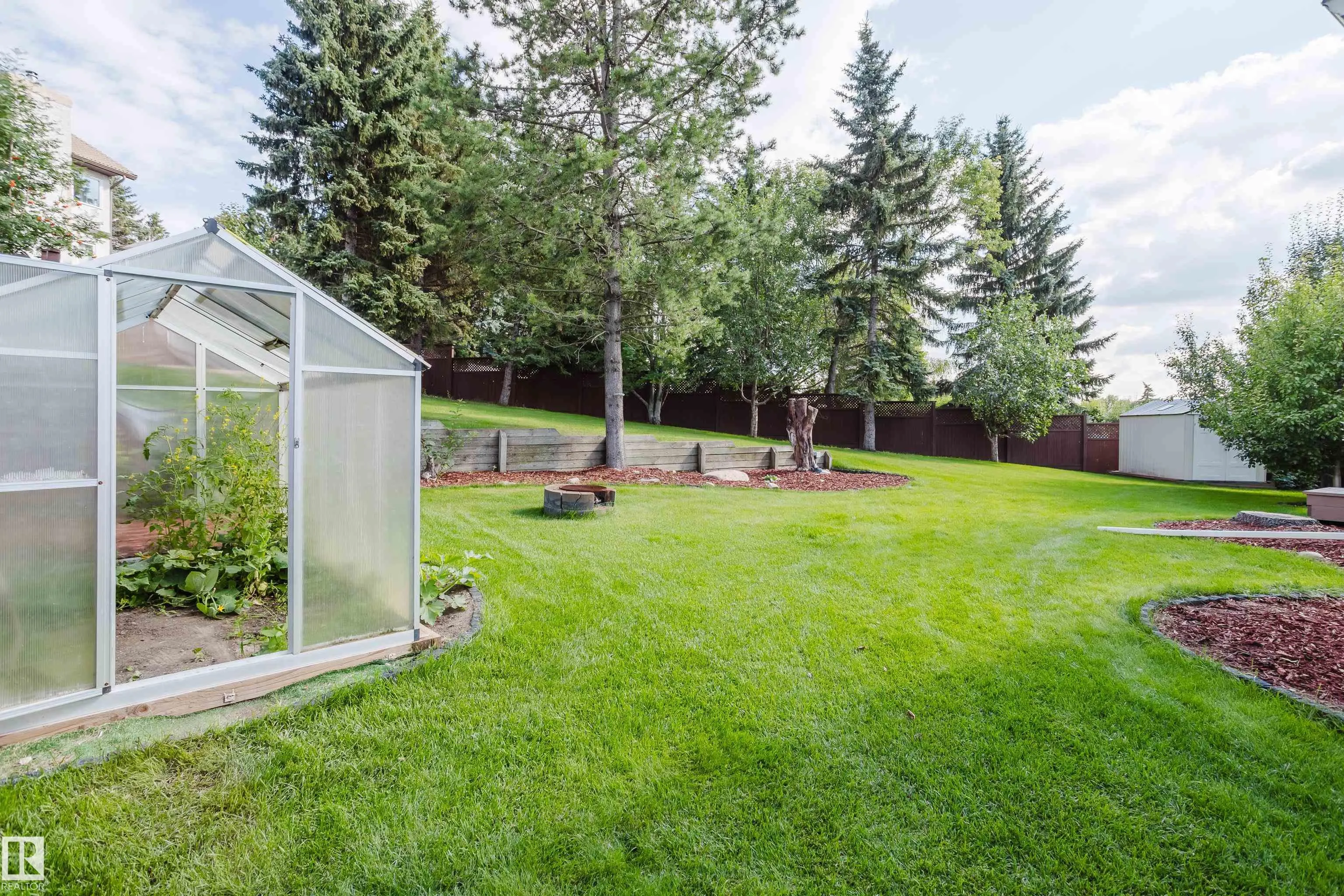7 HILLTOP Crescent