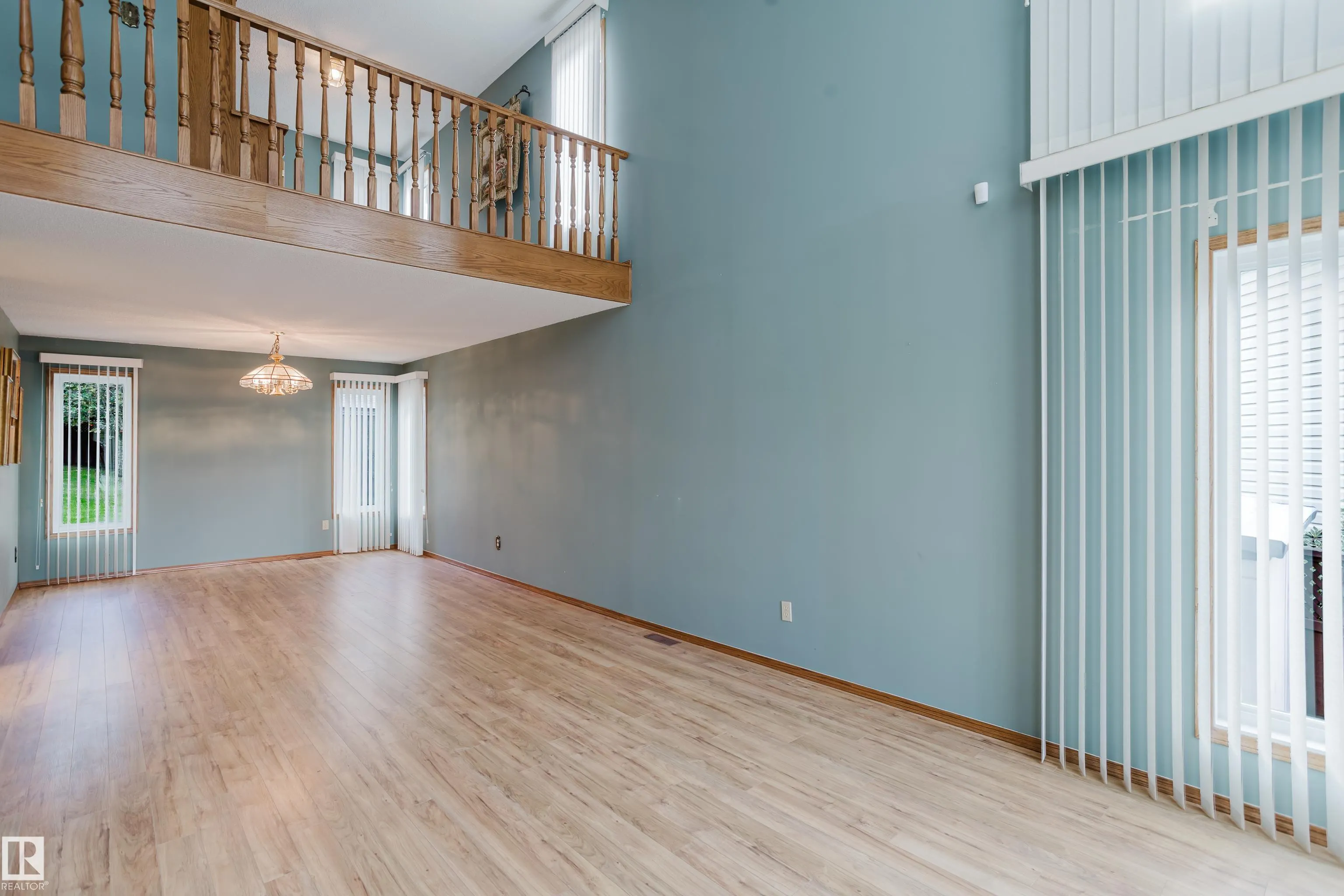 7 HILLTOP Crescent