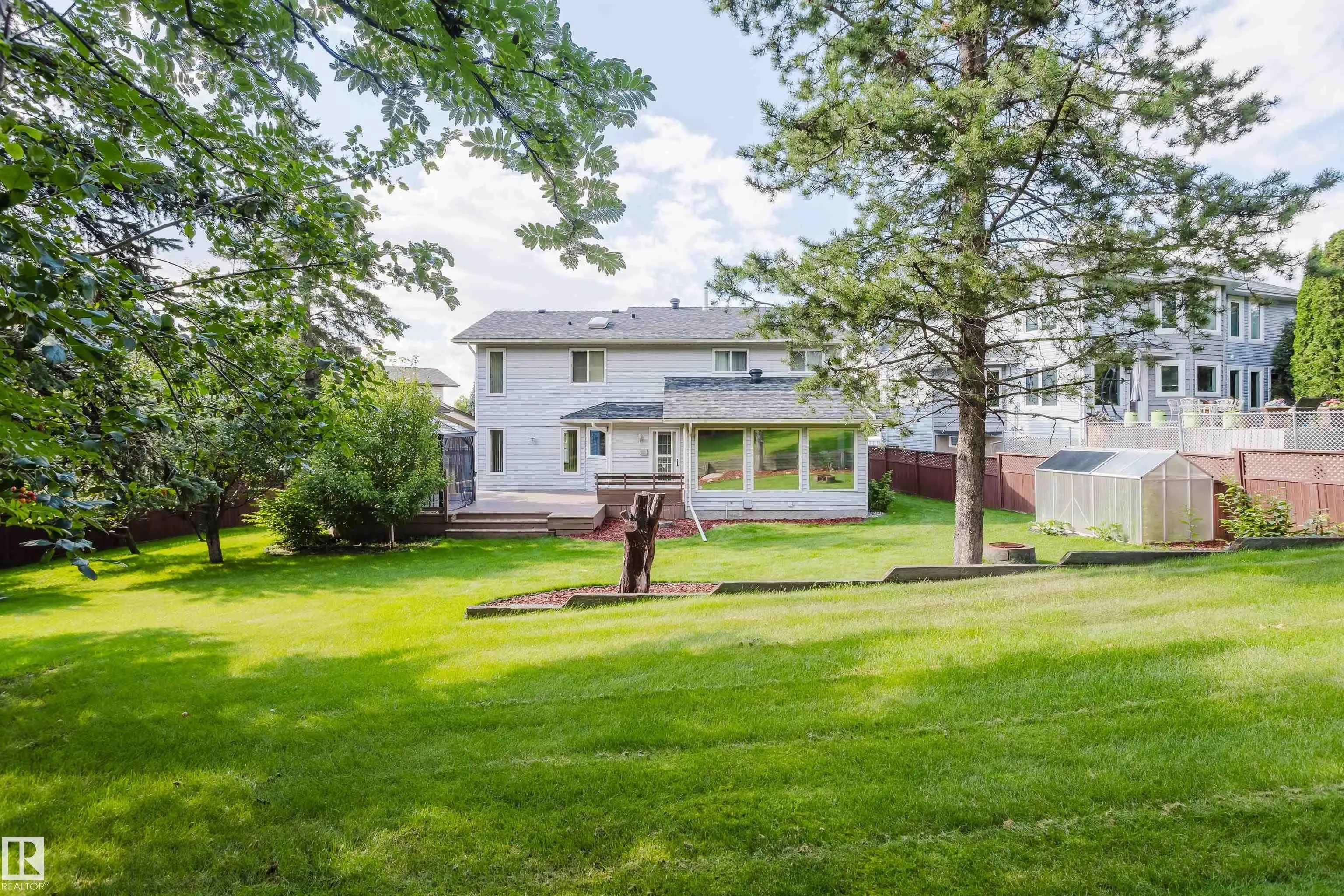 7 HILLTOP Crescent