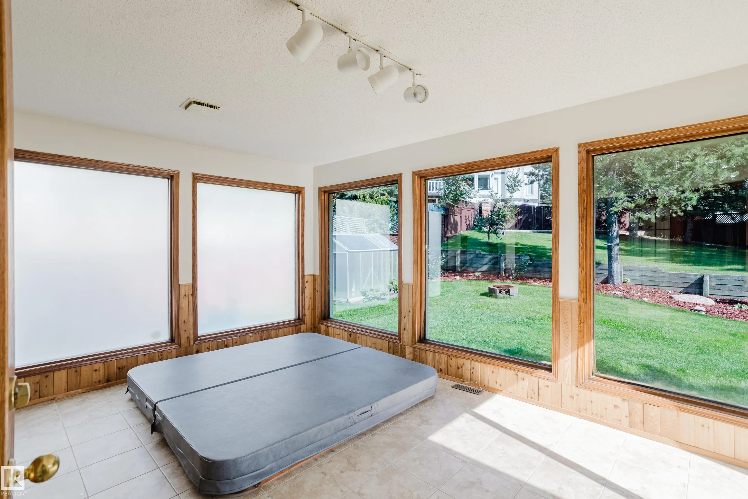 7 HILLTOP Crescent