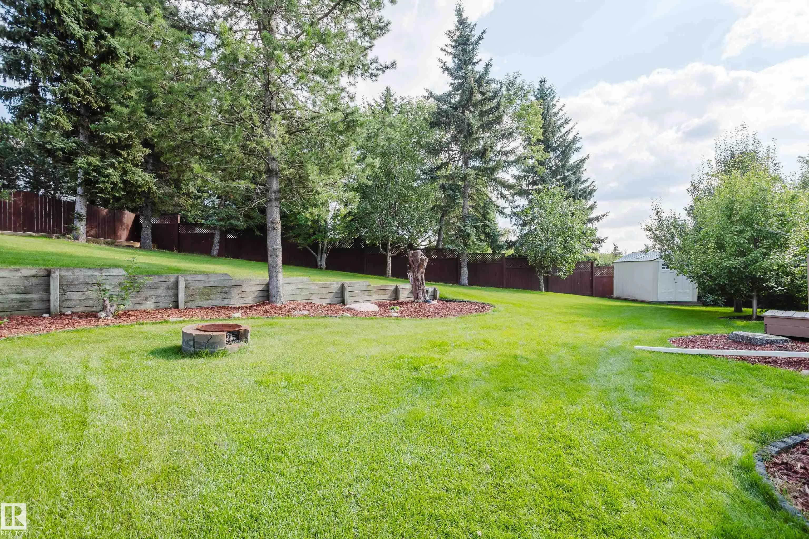 7 HILLTOP Crescent