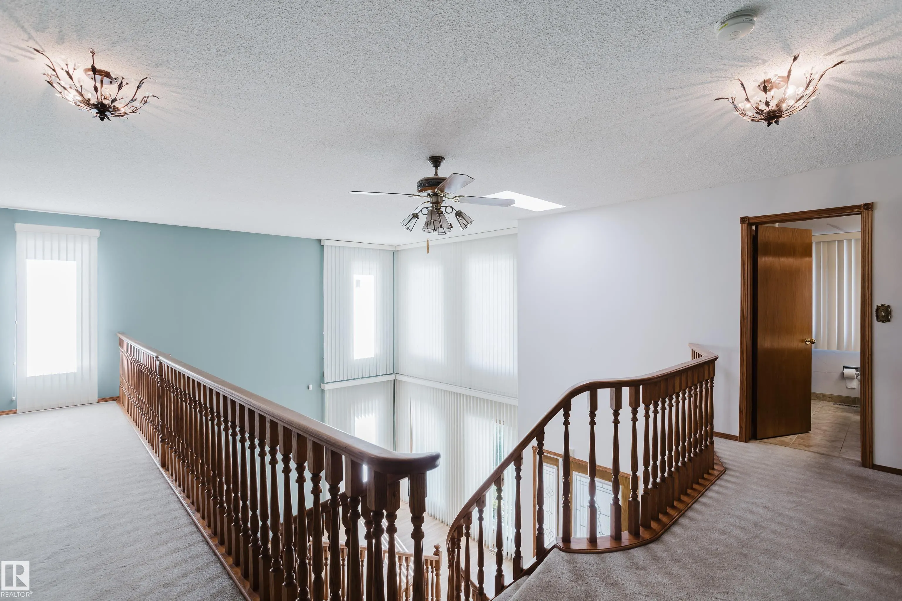 7 HILLTOP Crescent