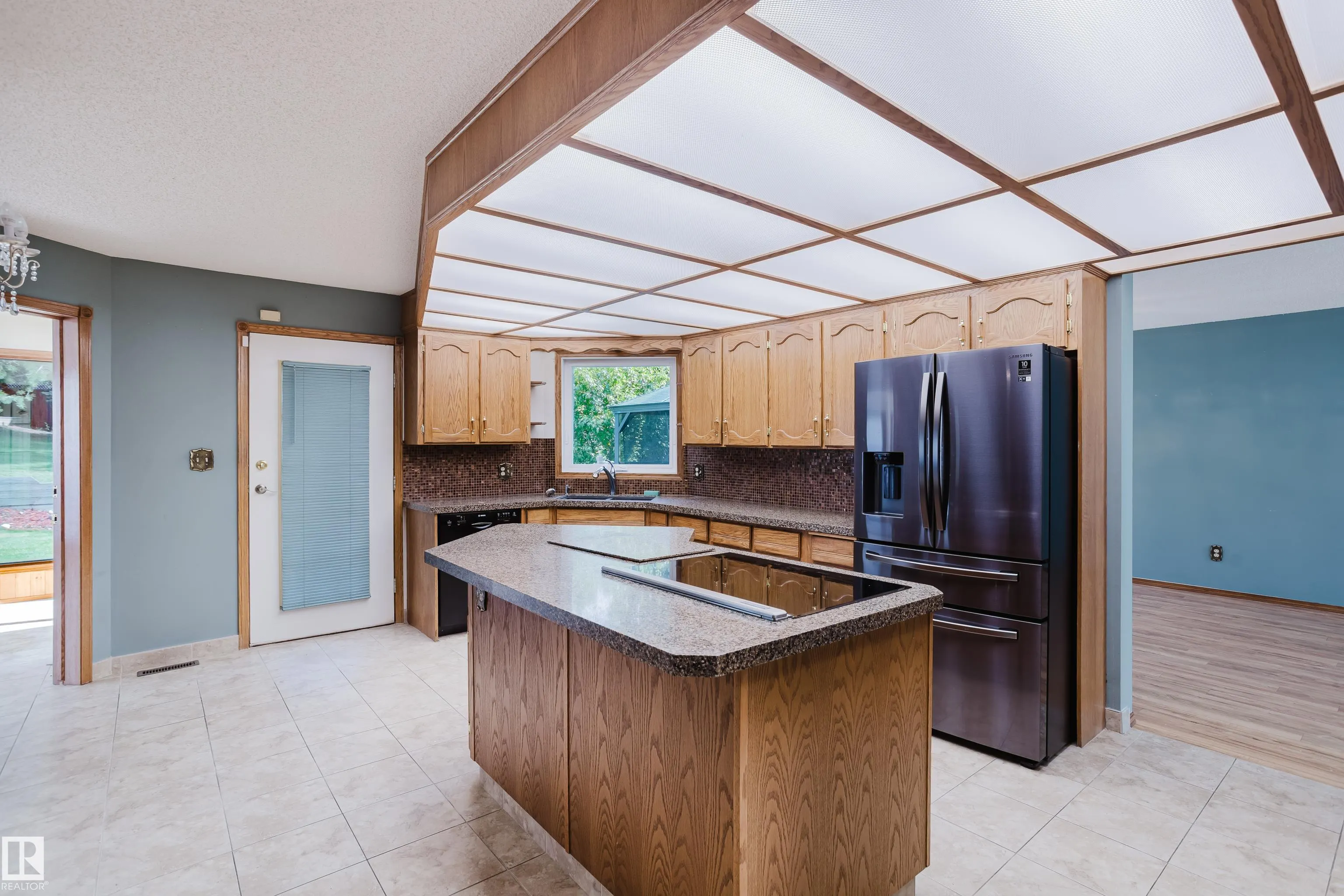 7 HILLTOP Crescent