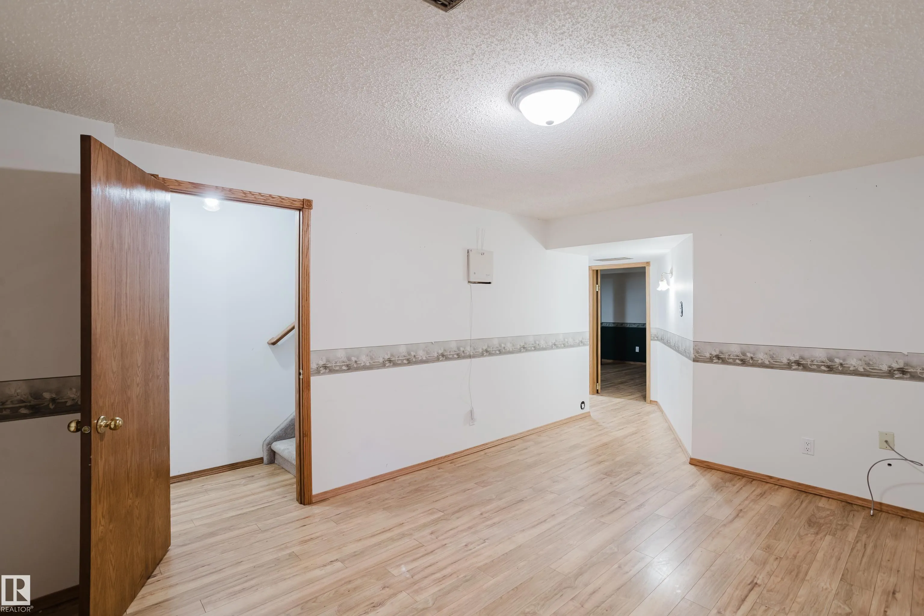 7 HILLTOP Crescent