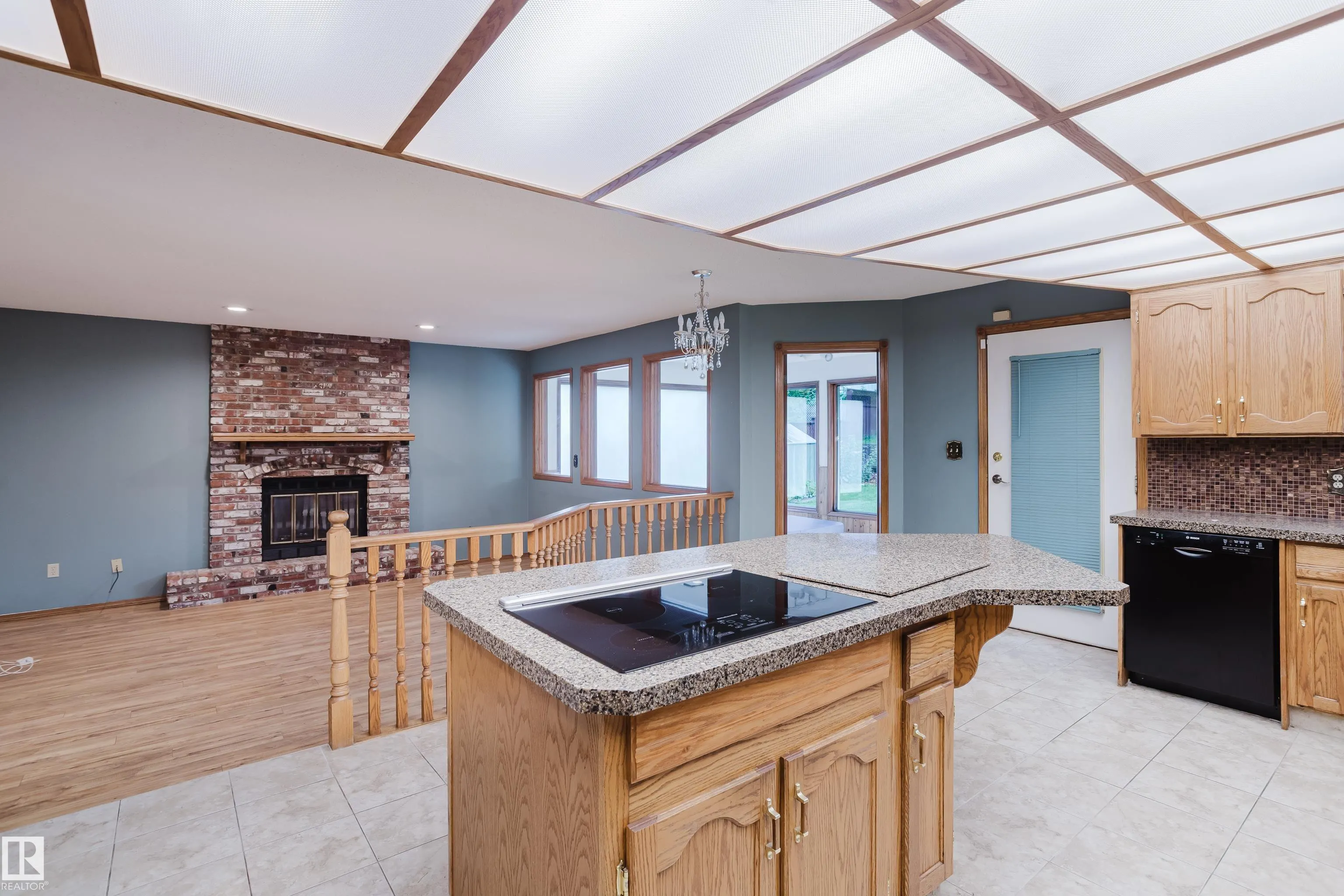 7 HILLTOP Crescent