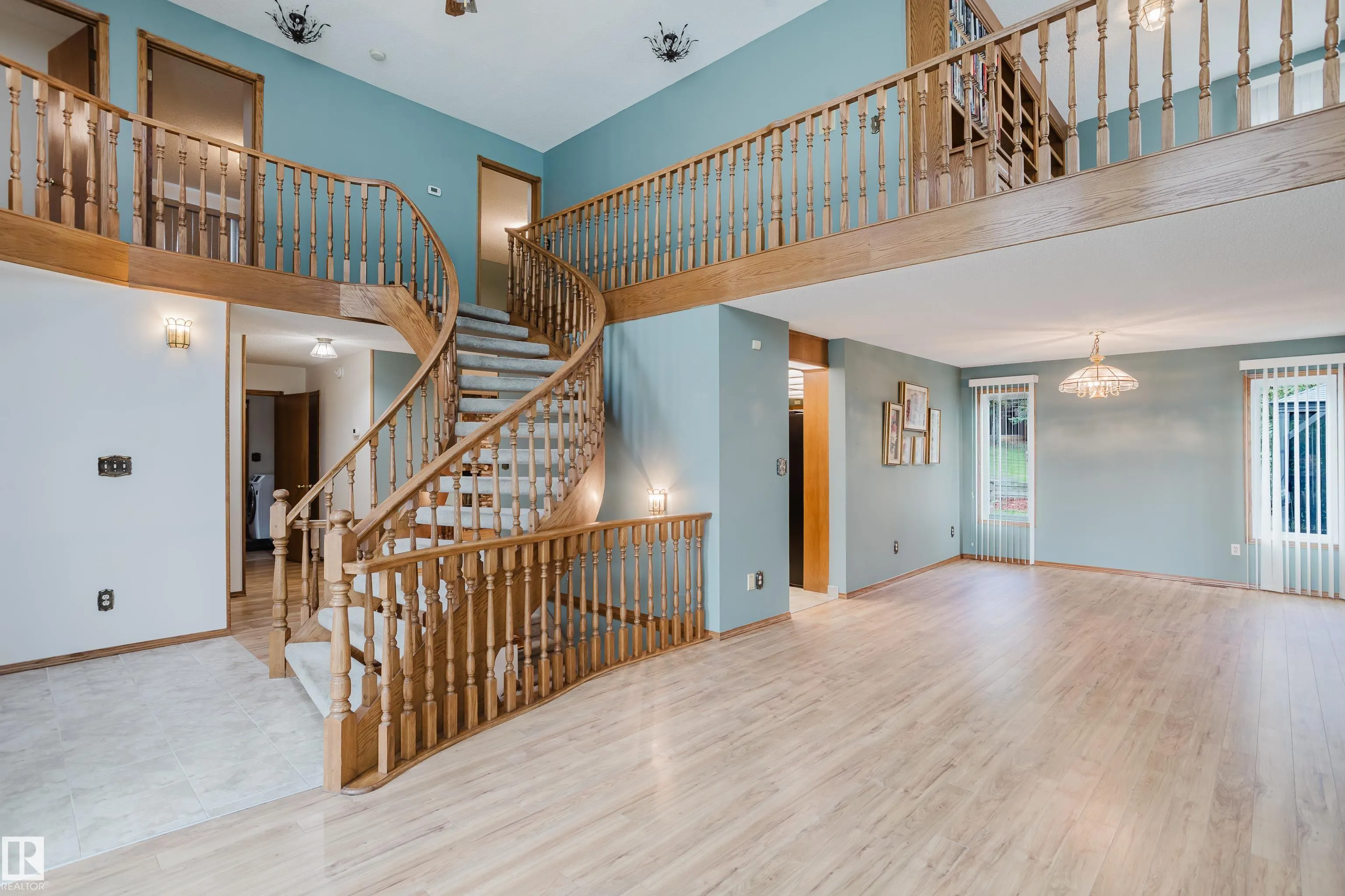 7 HILLTOP Crescent
