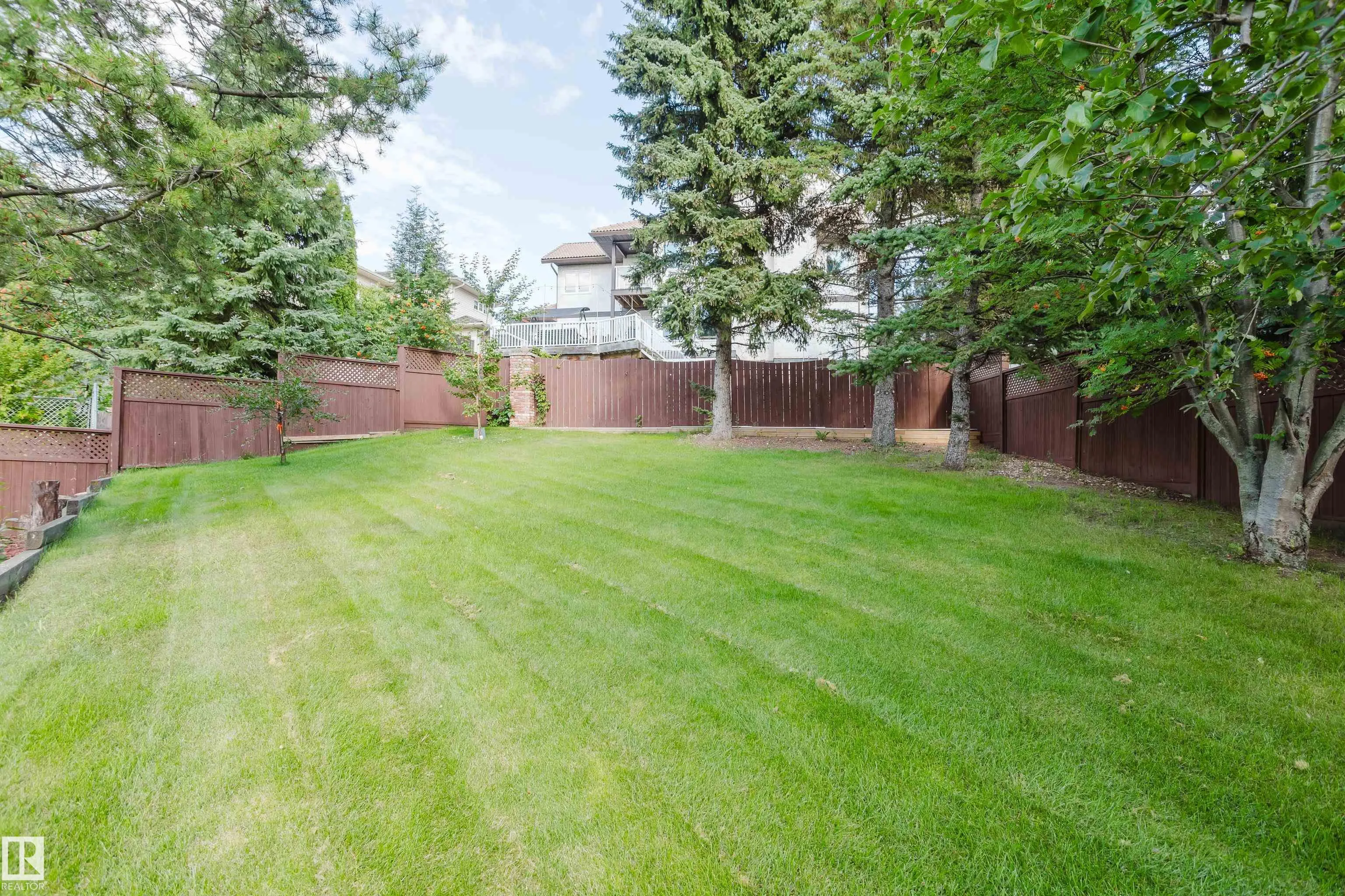 7 HILLTOP Crescent