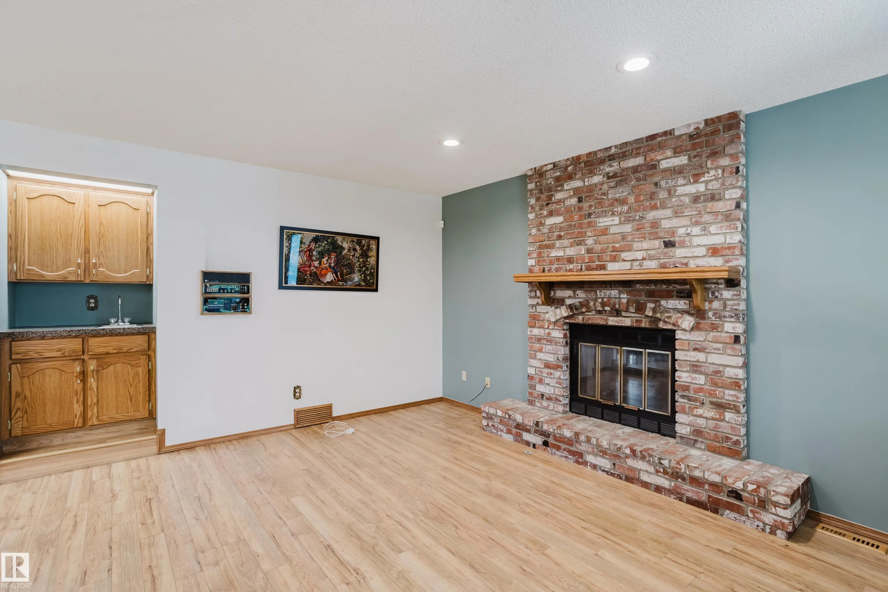 7 HILLTOP Crescent