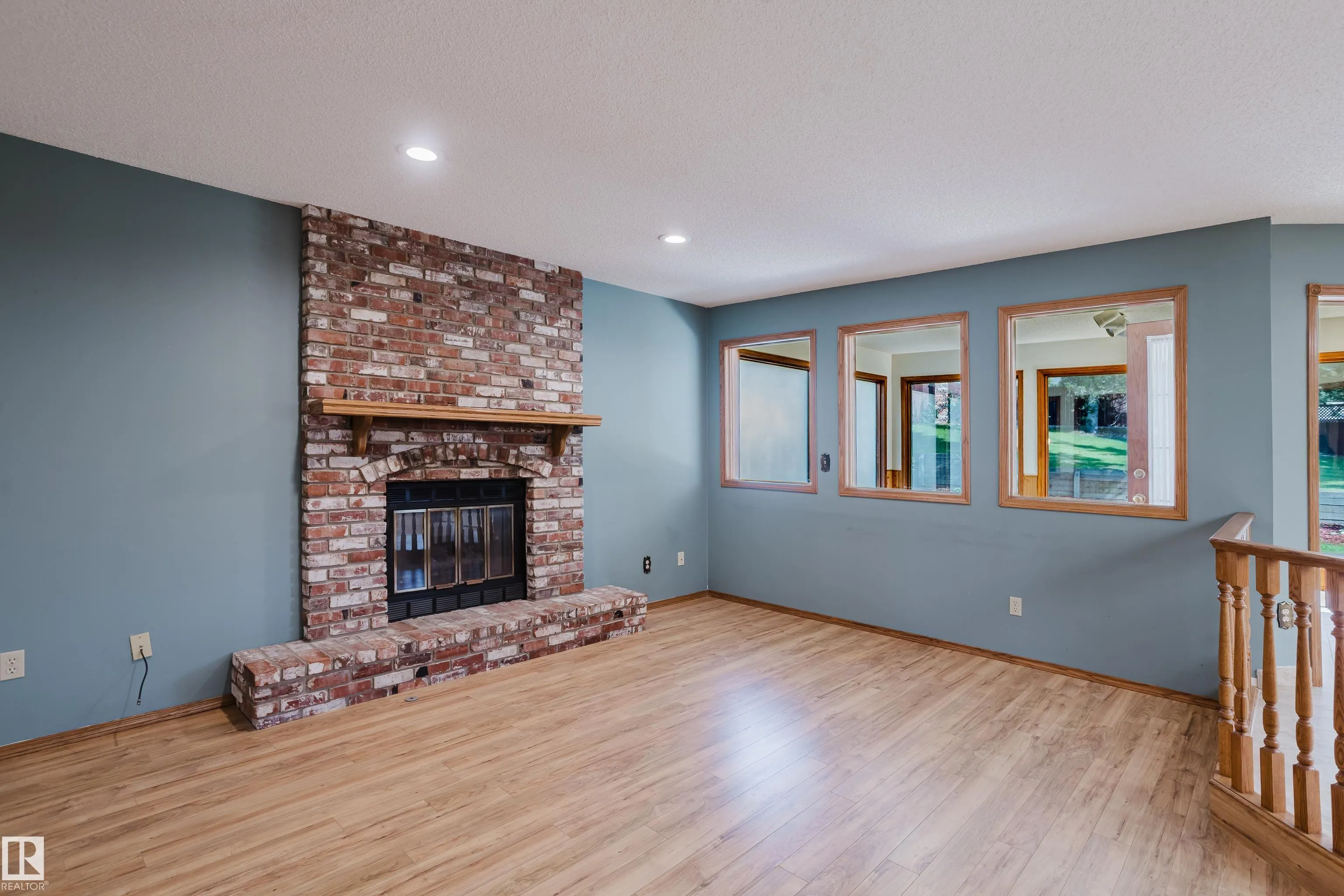 7 HILLTOP Crescent