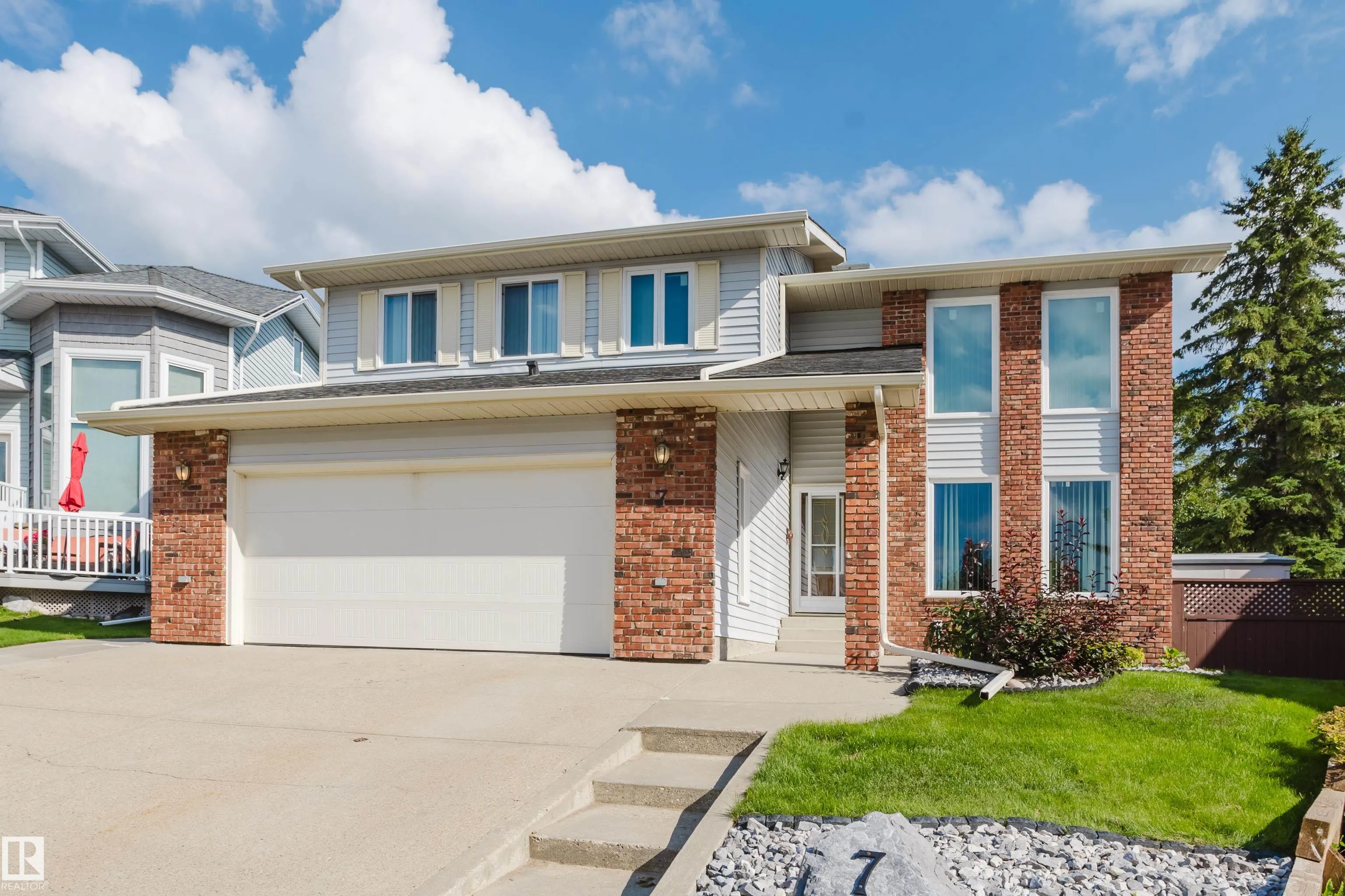 7 HILLTOP Crescent
