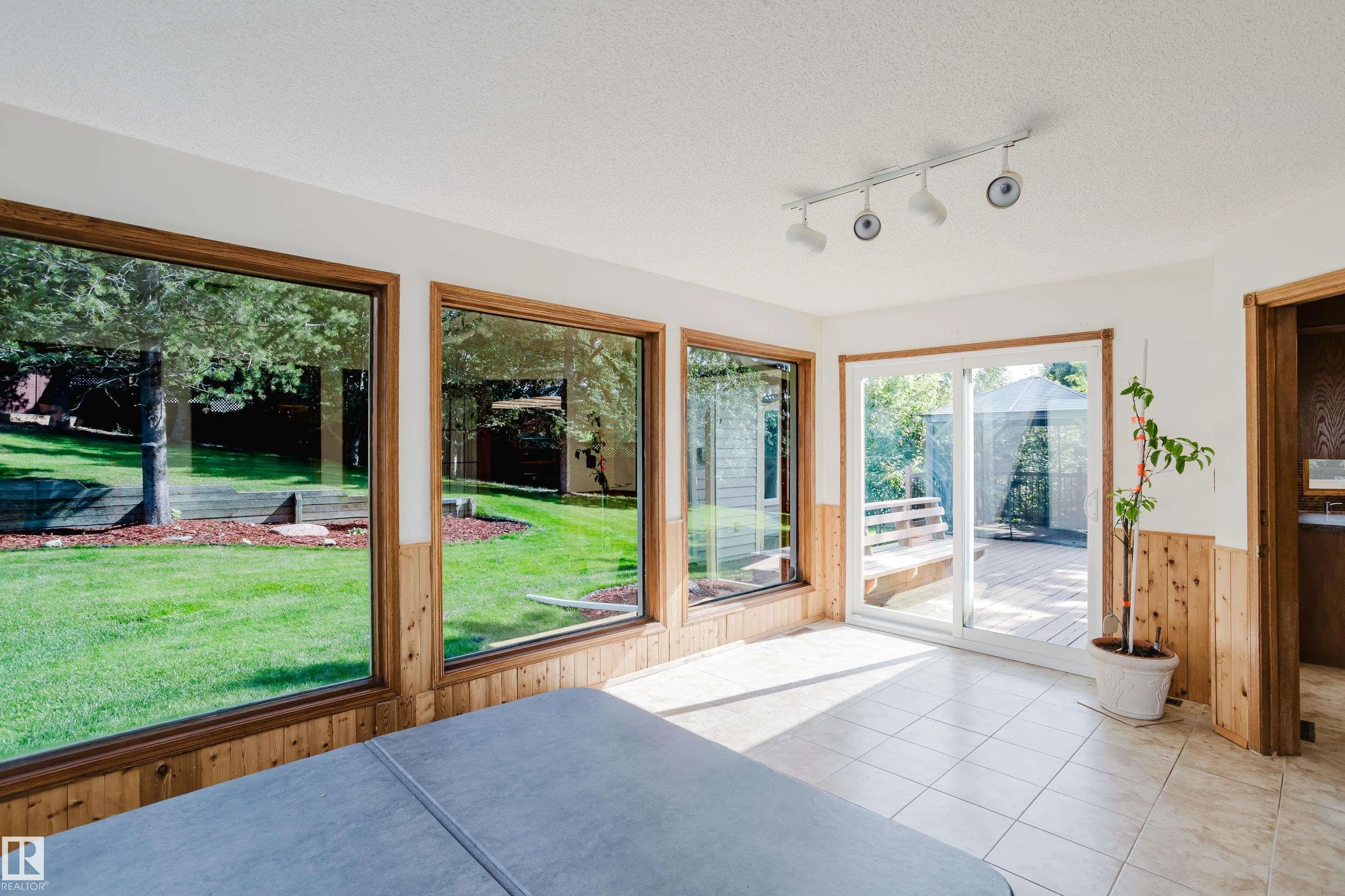 7 HILLTOP Crescent