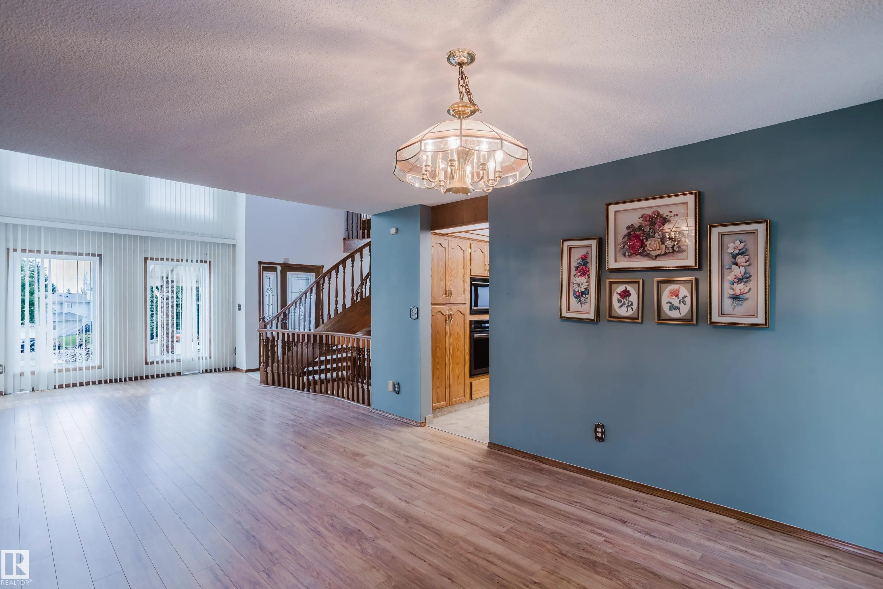 7 HILLTOP Crescent