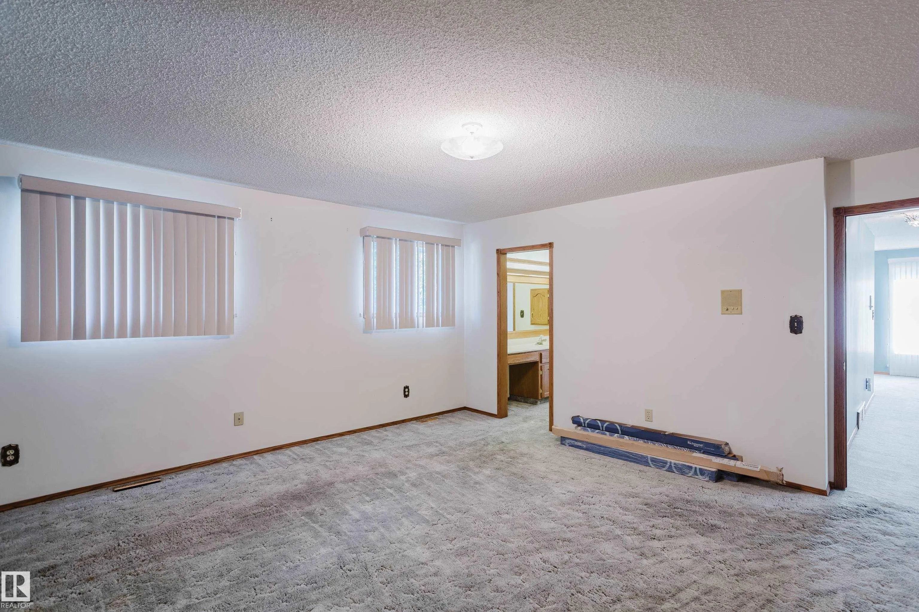 7 HILLTOP Crescent