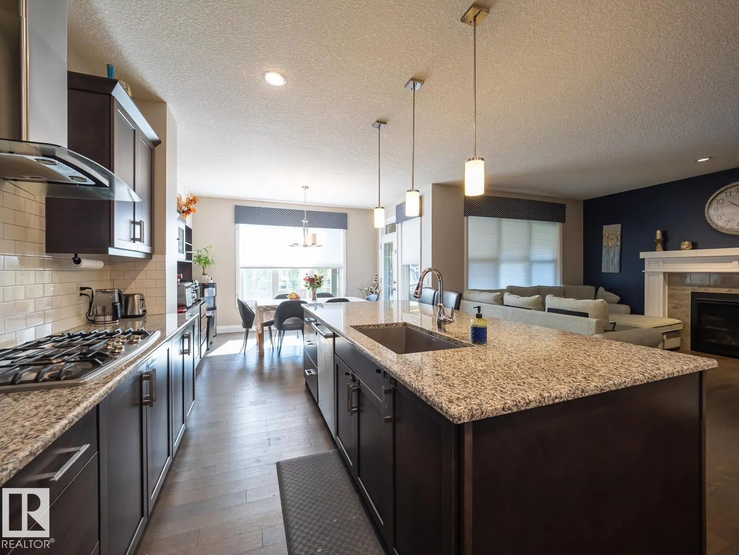 121 SUNWOOD BAY
