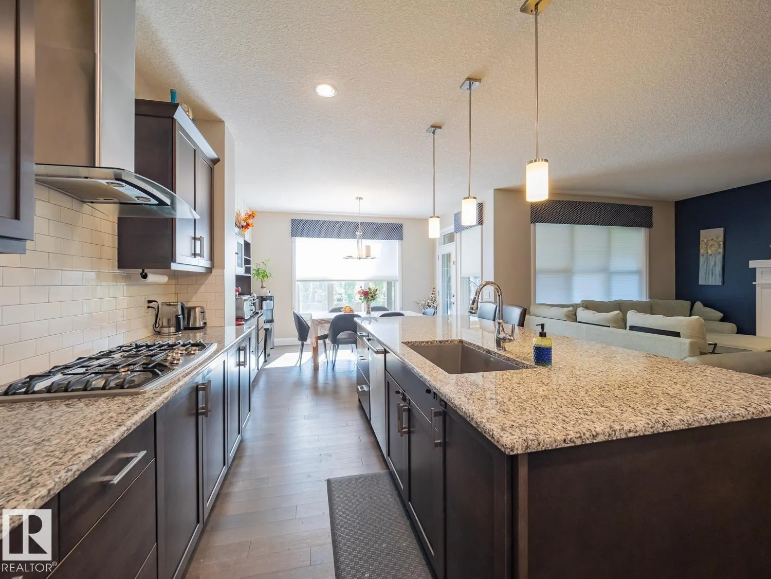 121 SUNWOOD BAY