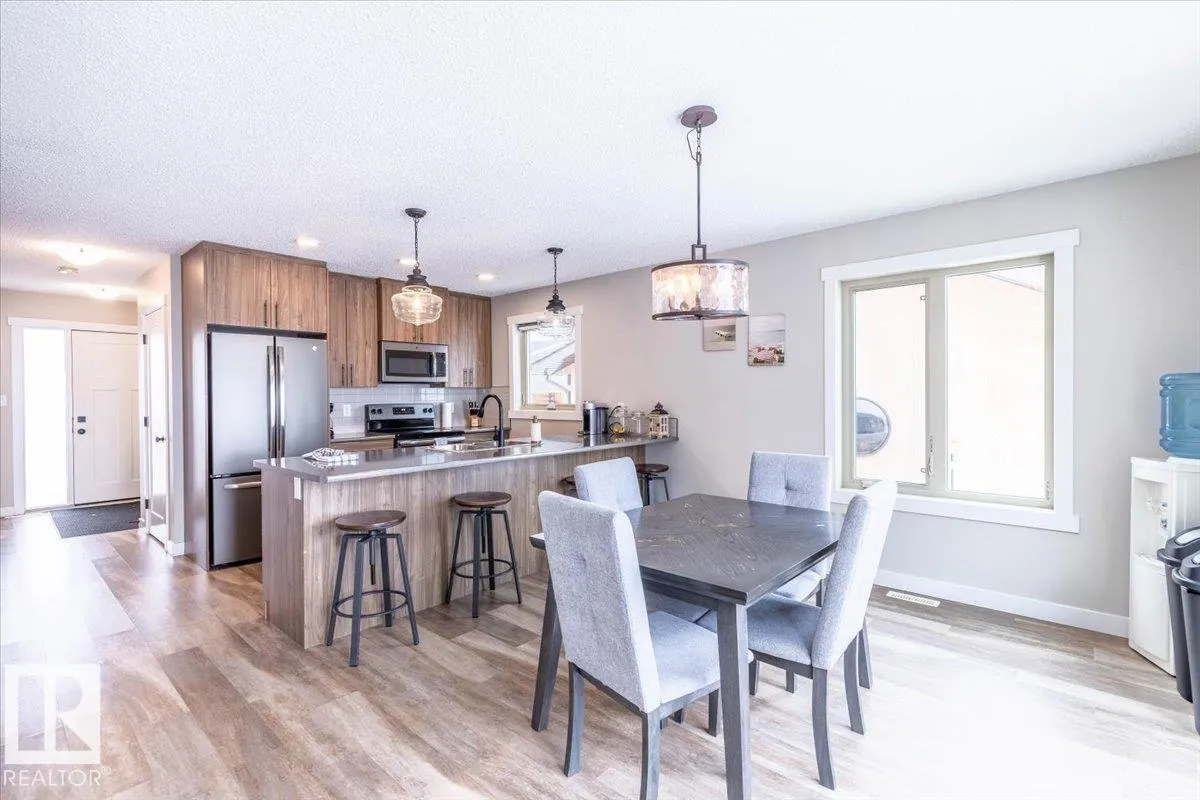 33 Lakeshore Dr