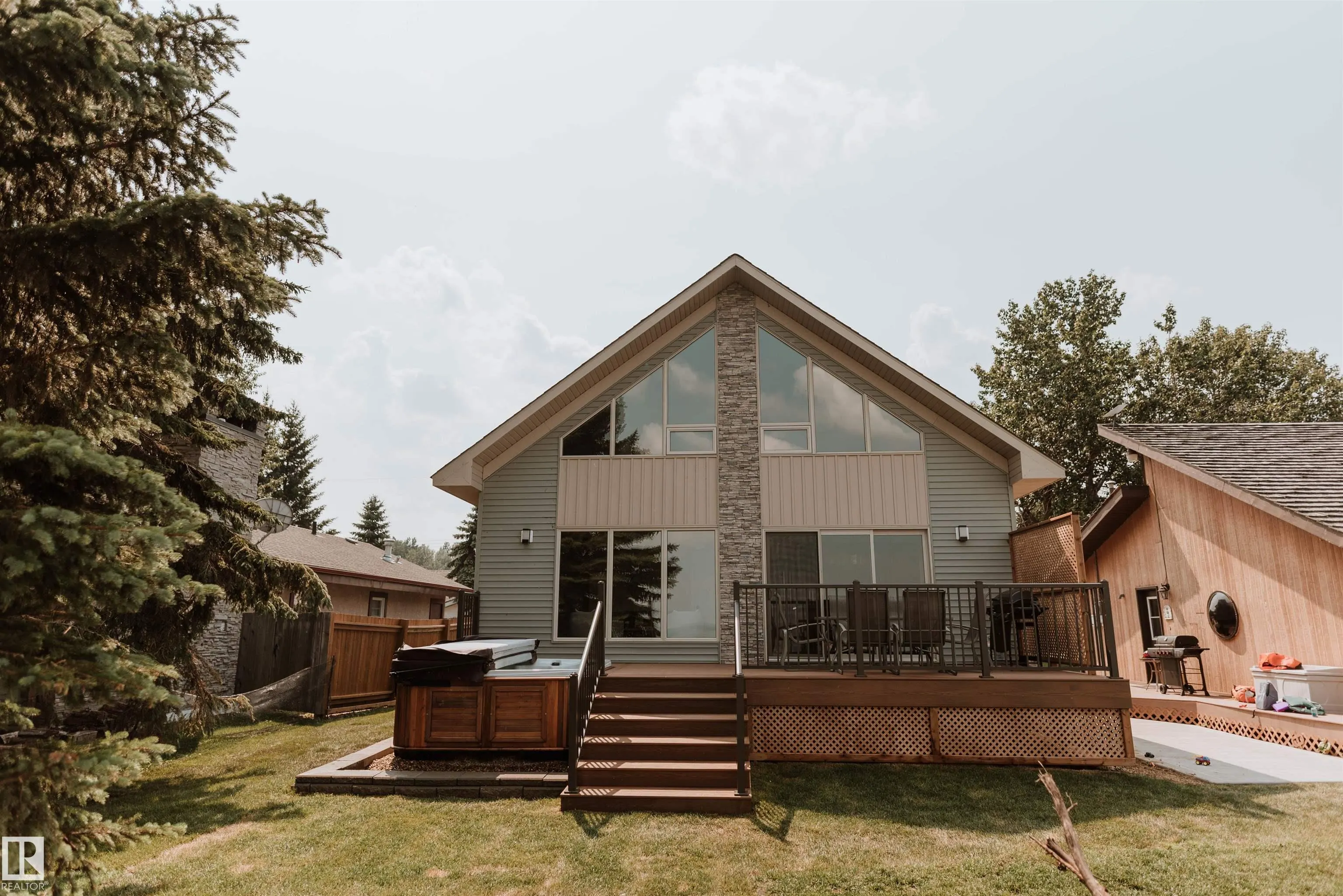 33 Lakeshore Dr