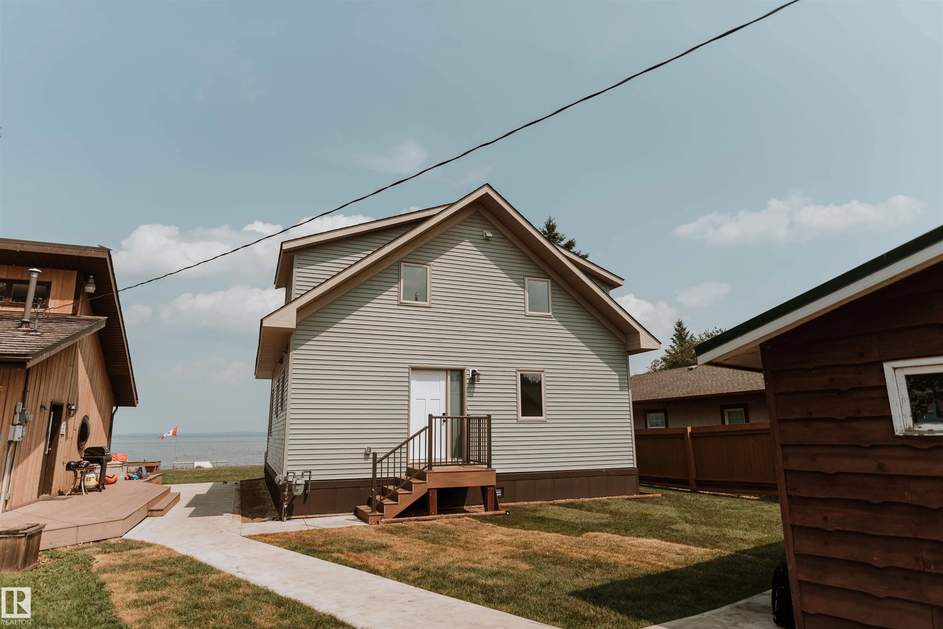 33 Lakeshore Dr