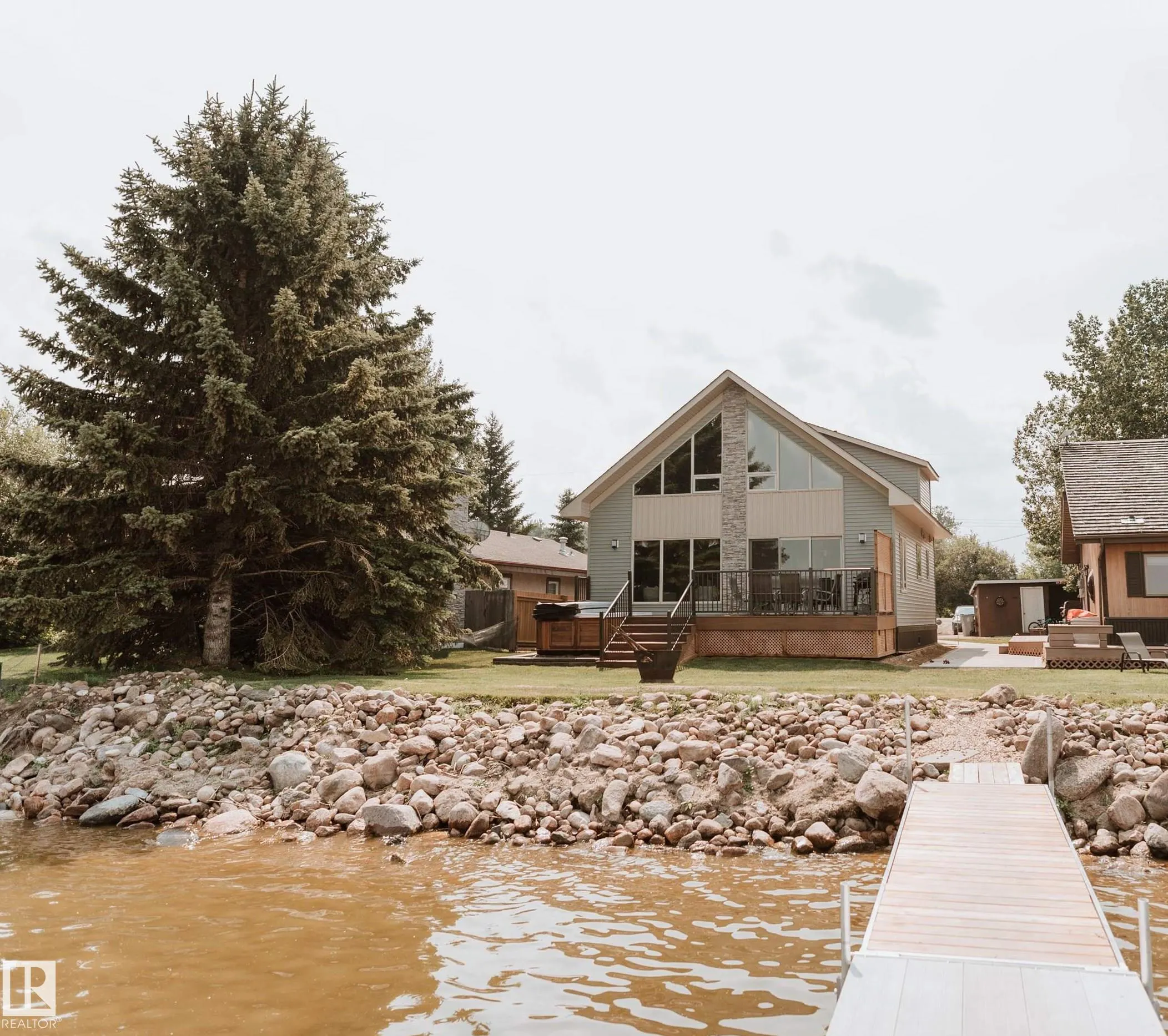 33 Lakeshore Dr