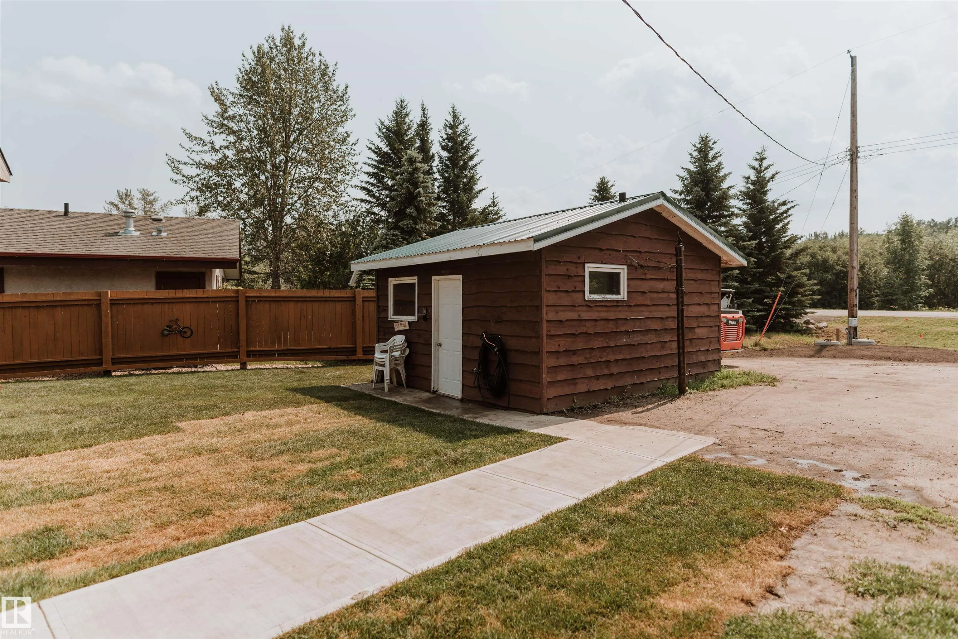 33 Lakeshore Dr