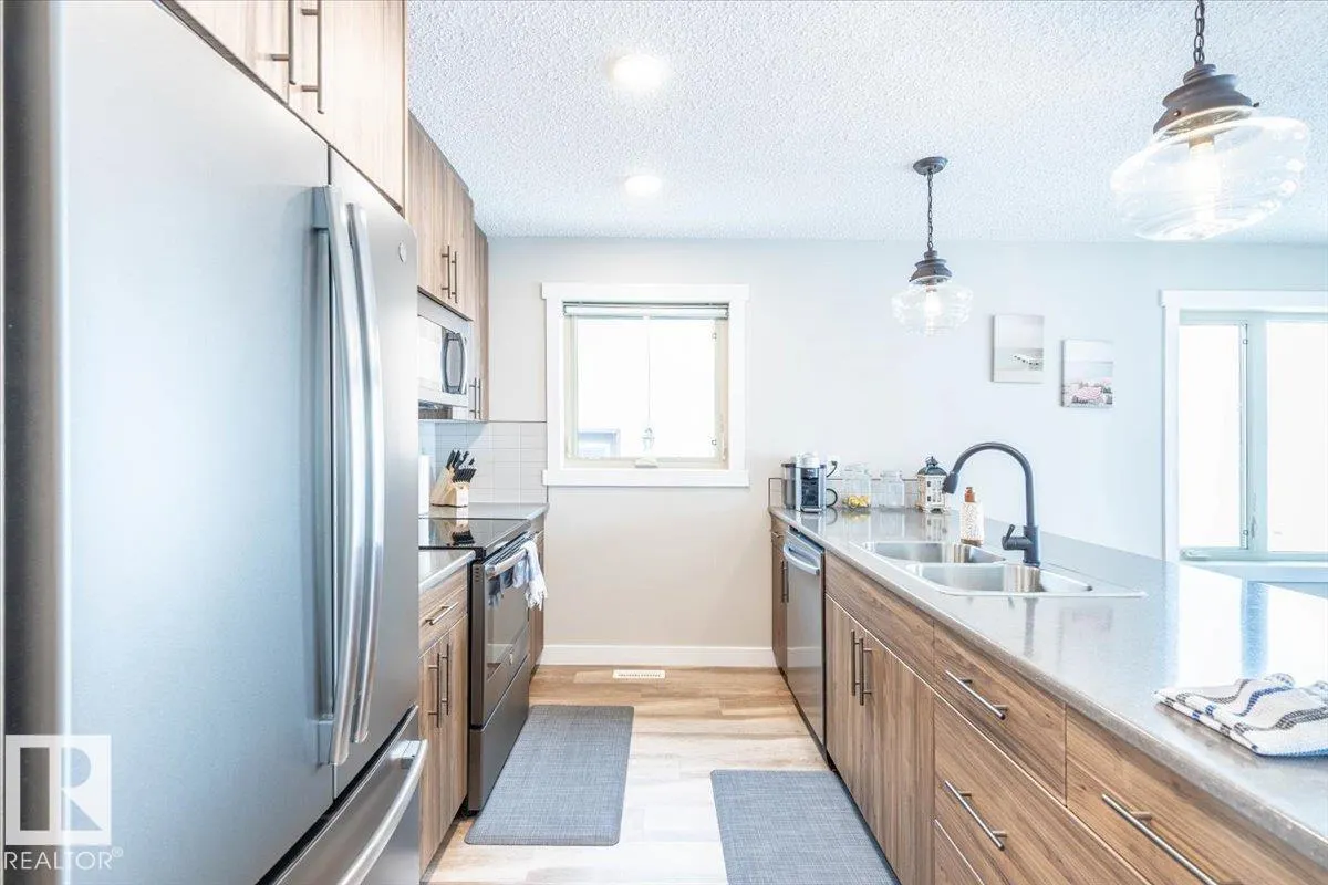 33 Lakeshore Dr