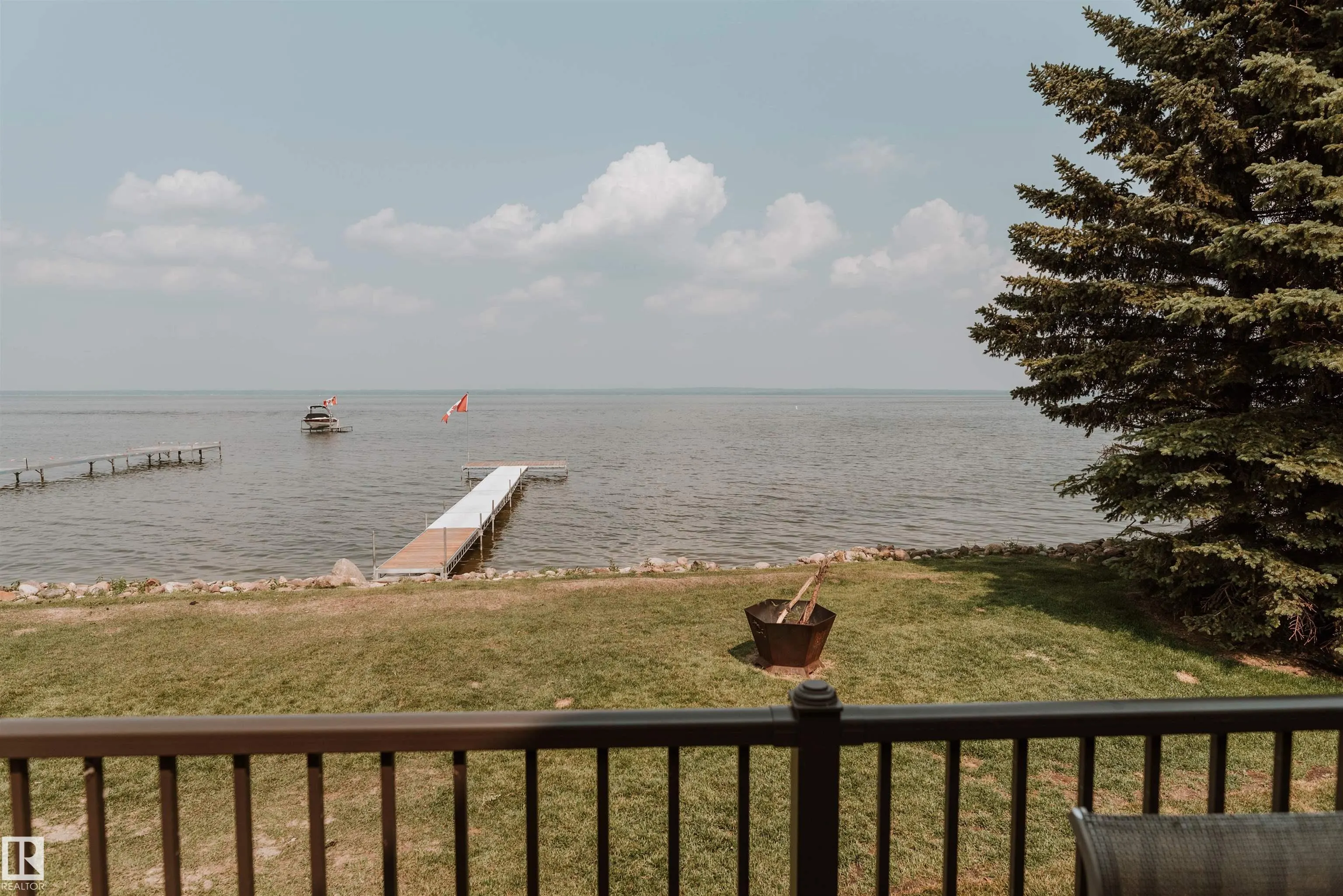 33 Lakeshore Dr