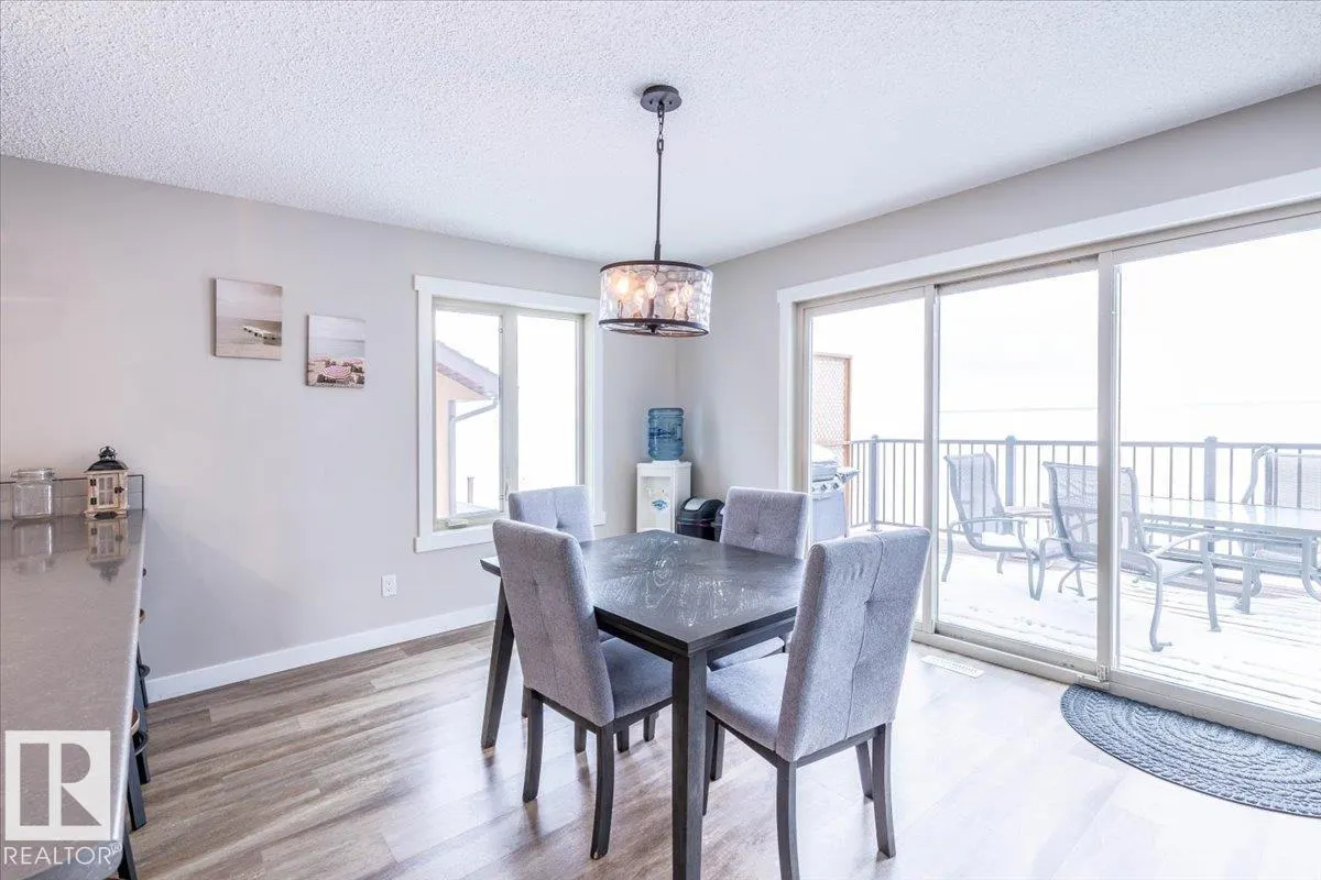 33 Lakeshore Dr