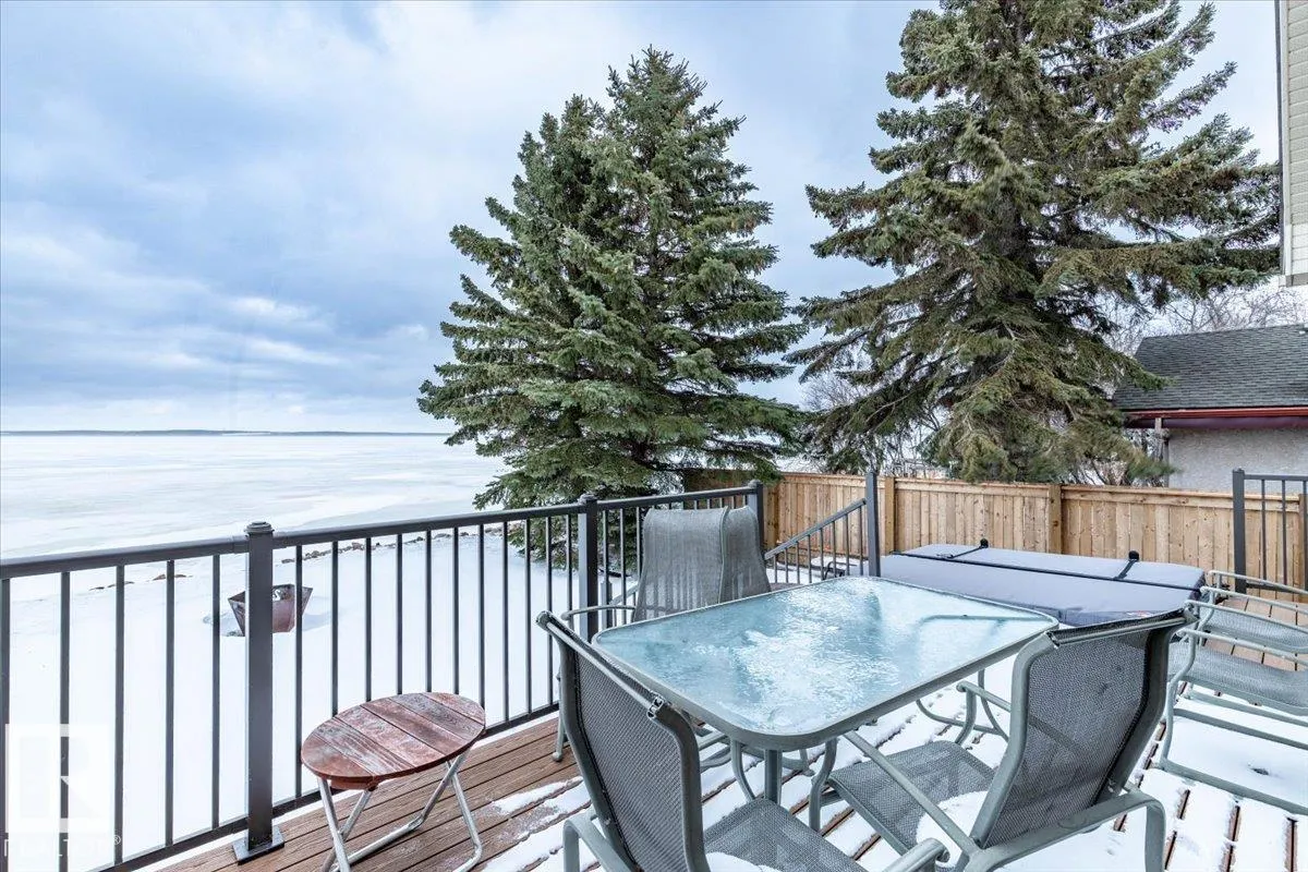 33 Lakeshore Dr