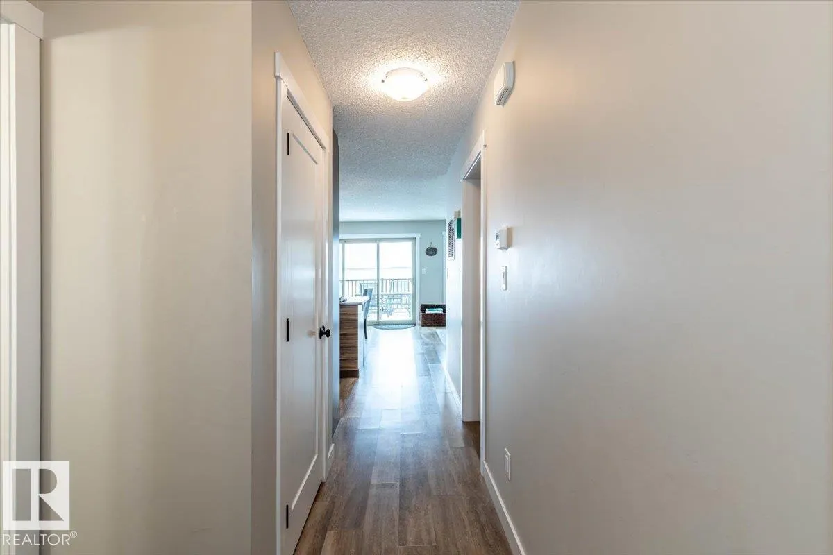 33 Lakeshore Dr