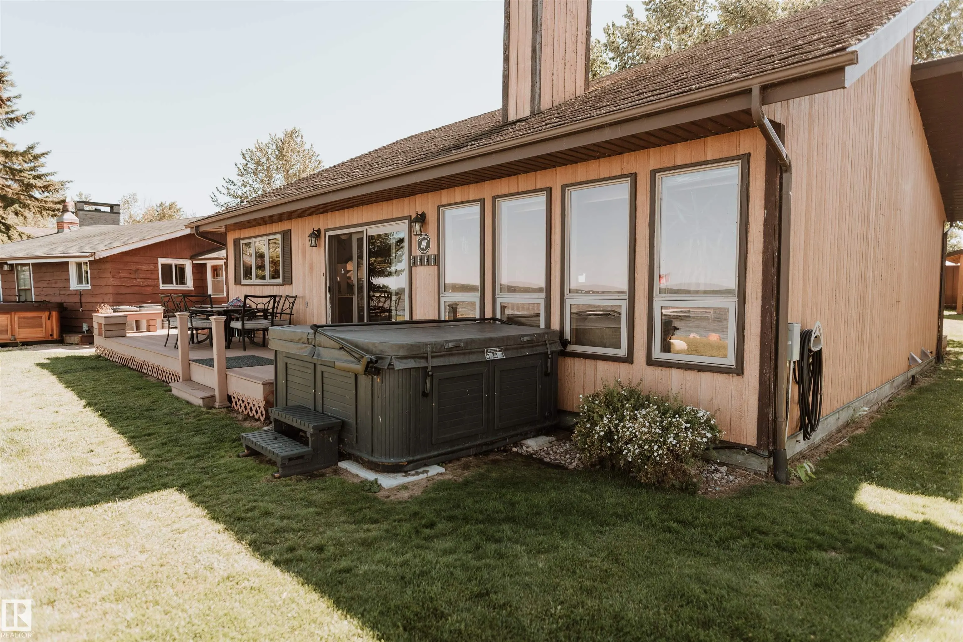 35 Lakeshore Dr