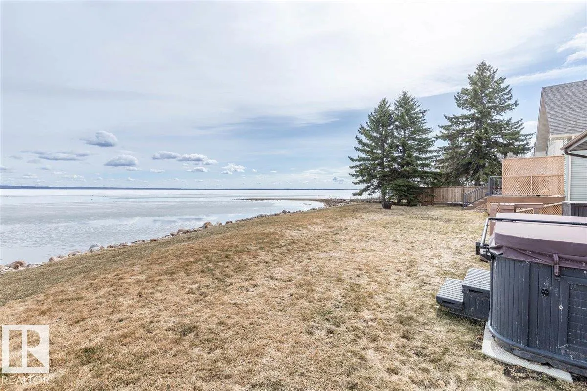35 Lakeshore Dr