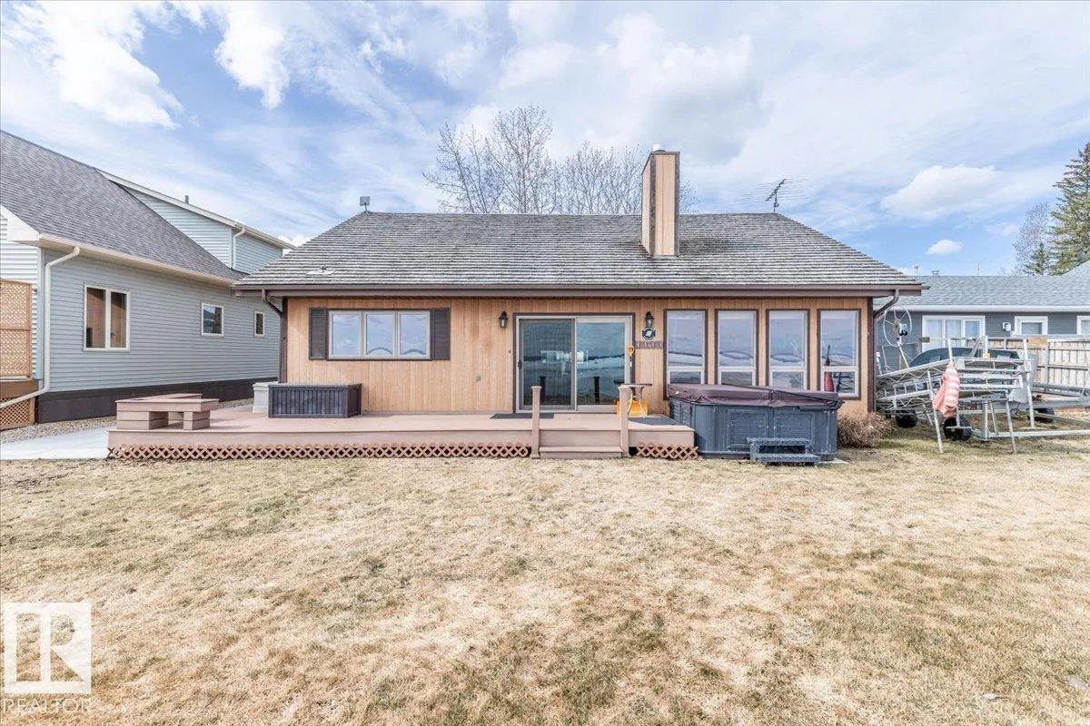 35 Lakeshore Dr