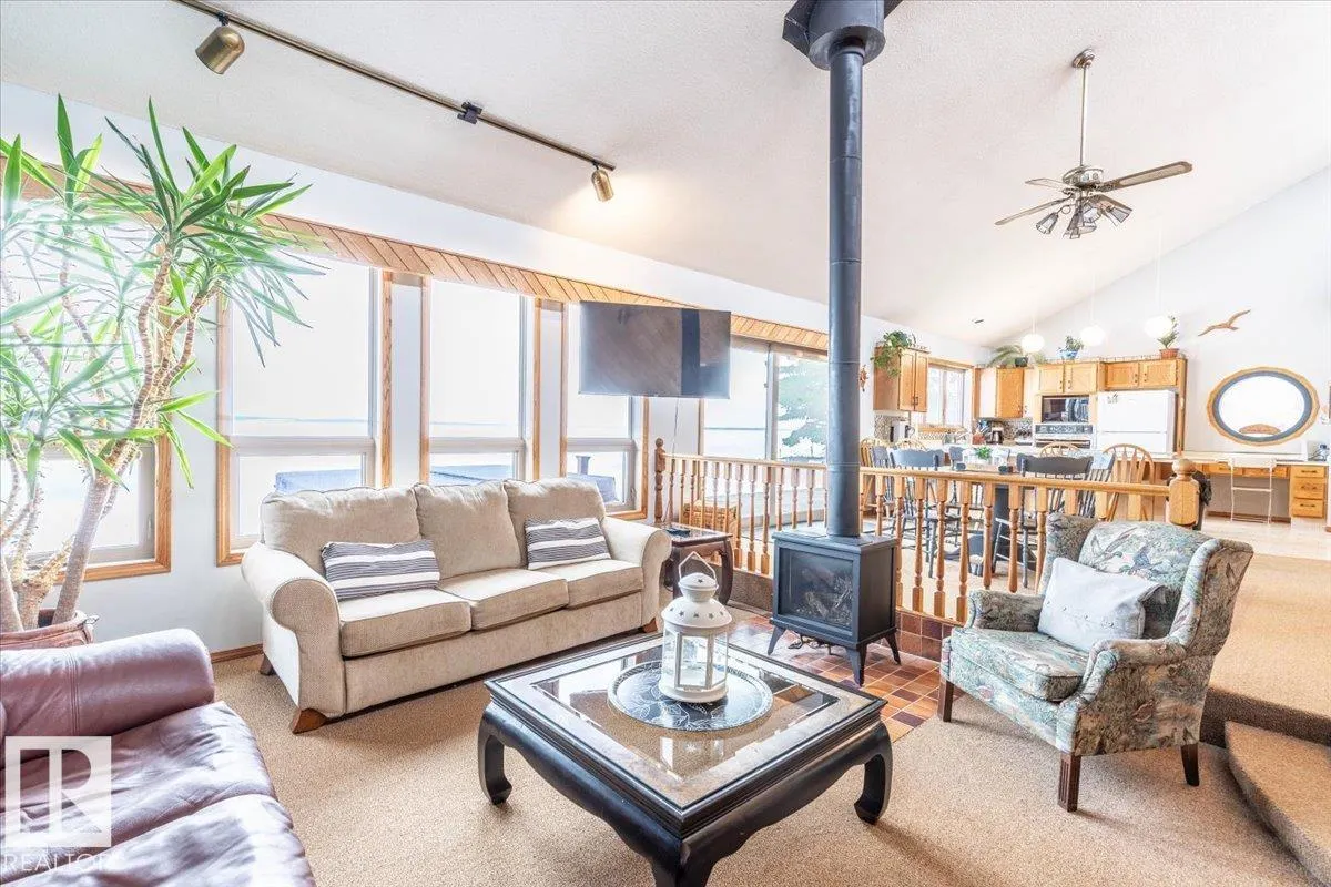 35 Lakeshore Dr