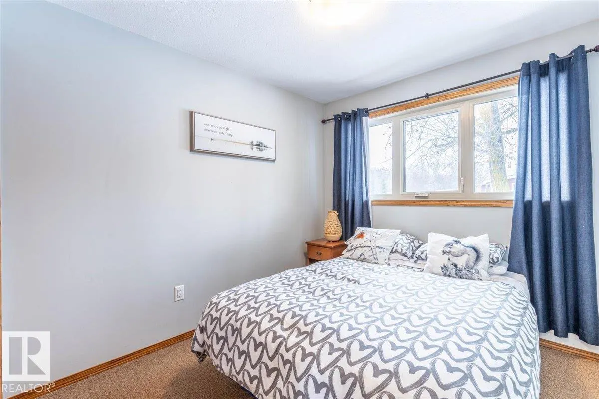 35 Lakeshore Dr
