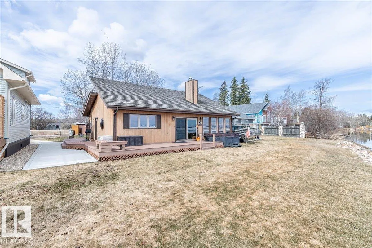 35 Lakeshore Dr